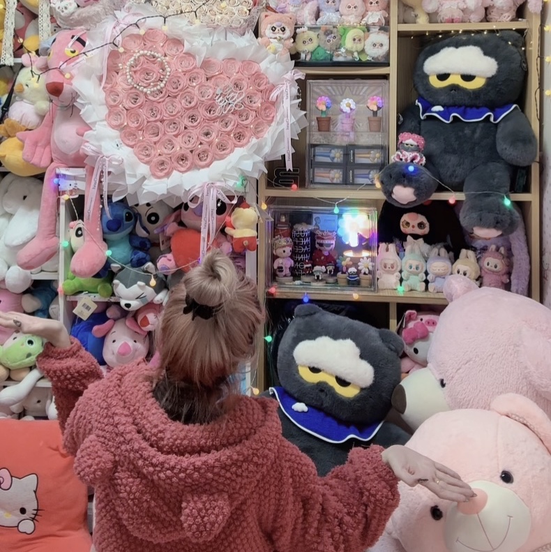 Zo&Friends Zoa Big Plush Grey, Zo&Friends Mini Zoa Plush Keyring Grey 착용 스타일