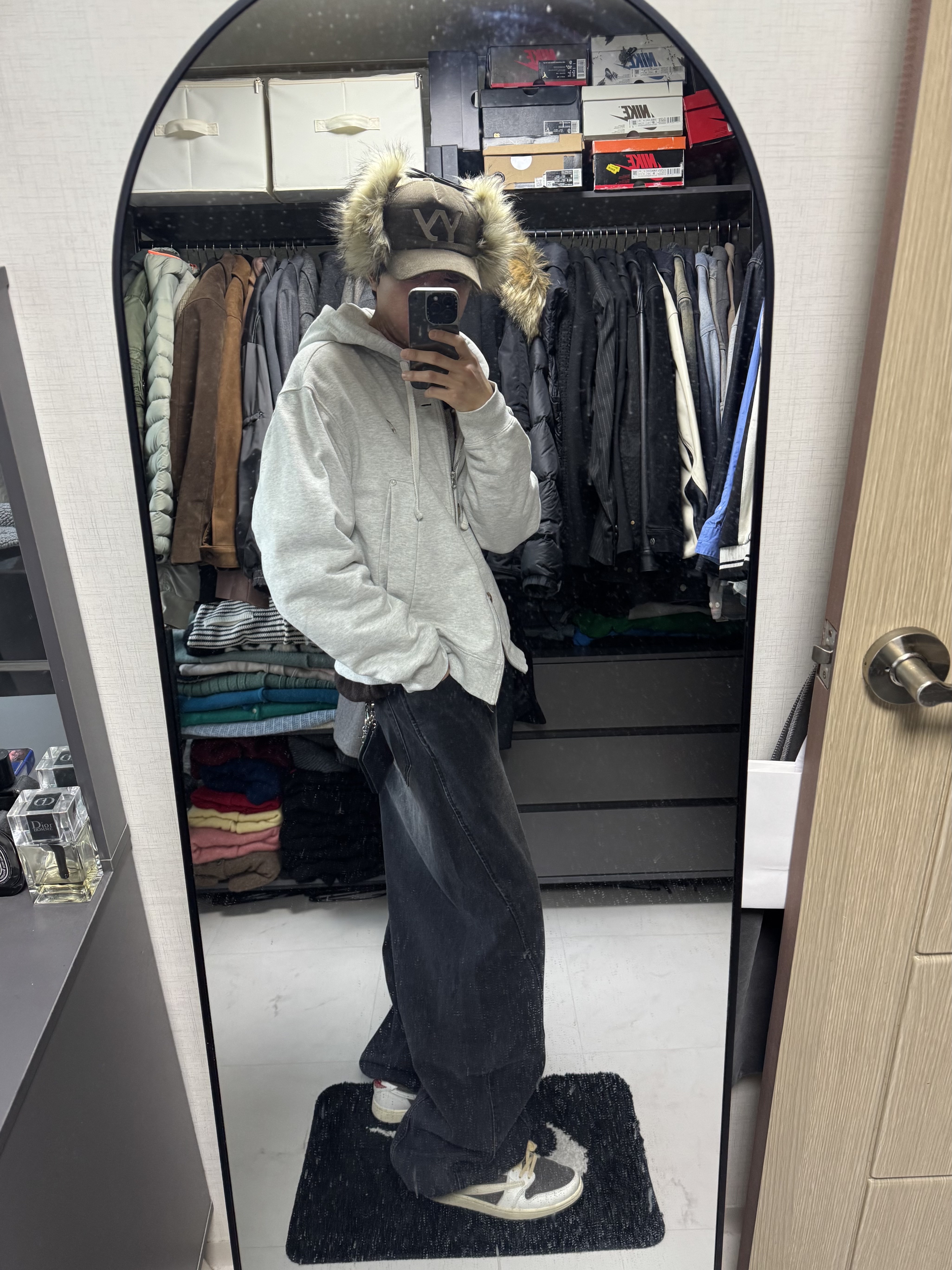 Open Yy Faux Fur Corduroy Earflap Cap Khaki, Jordan 1 x Travis Scott Retro Low OG SP Sail and Ridgerock 착용 스타일 - 3