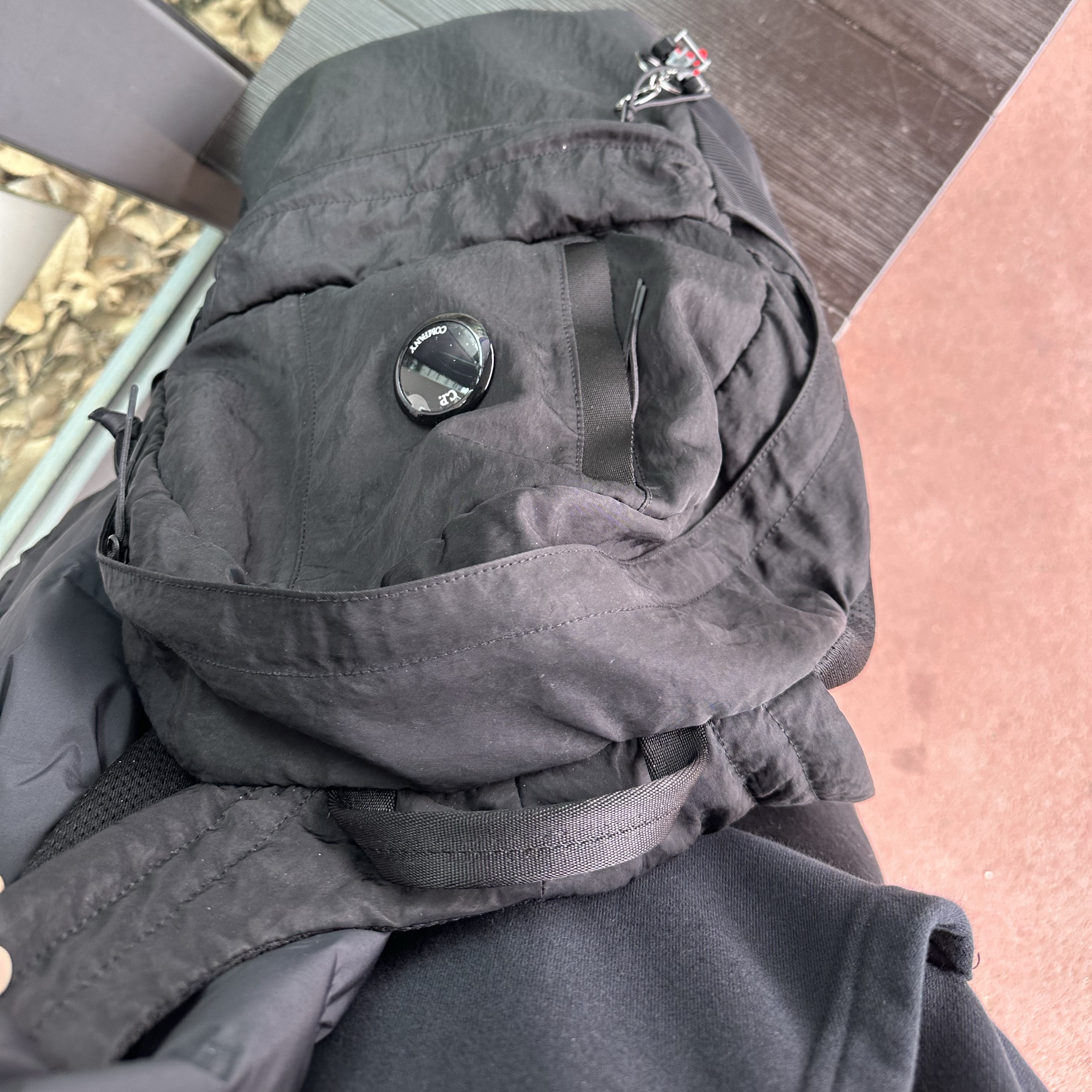 C.P. Company Nylon B Lens Backpack Black - 25FW 착용 스타일