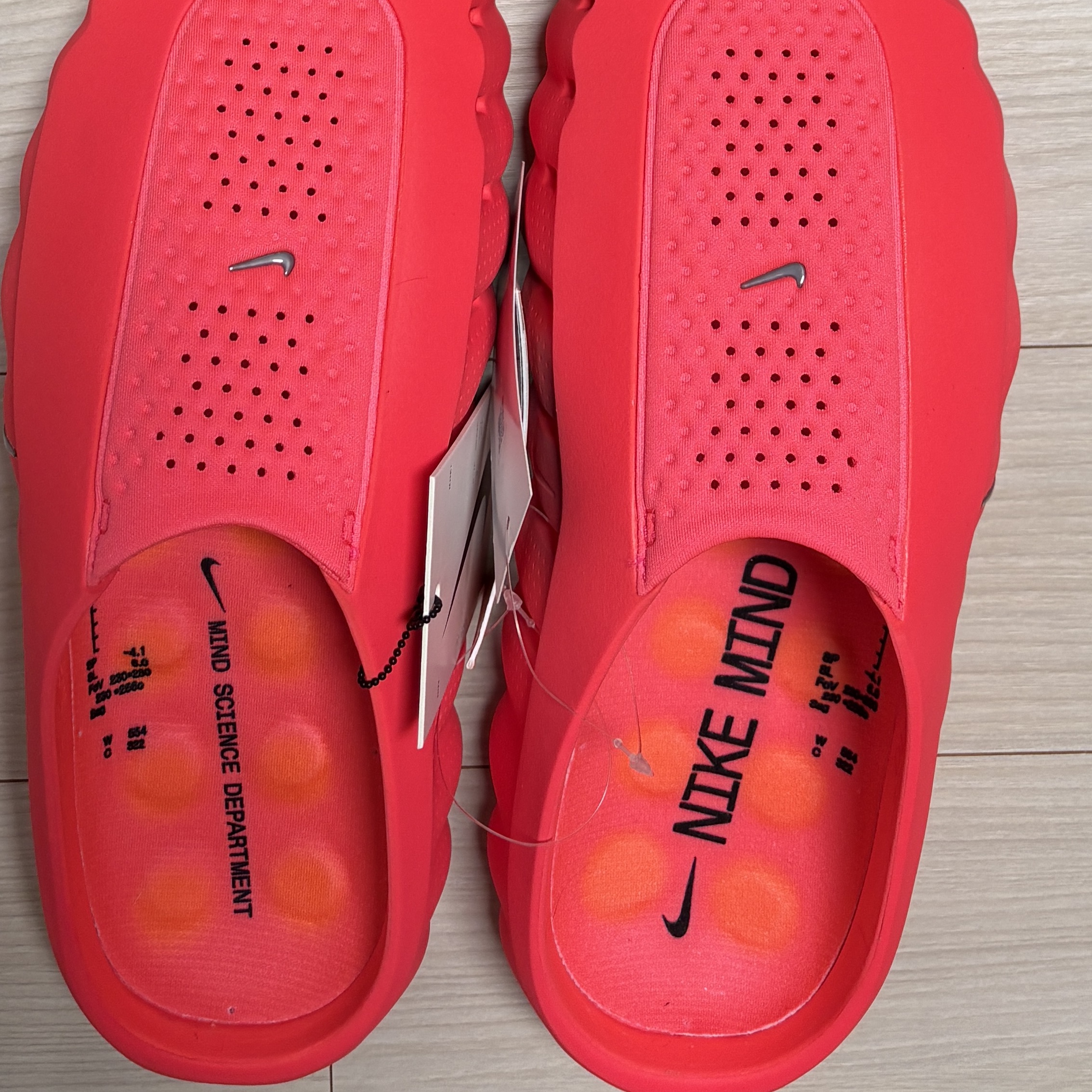 Nike Mind 001 Black Chrome, Nike Mind 001 Solar Red Chrome 착용 스타일 - 3