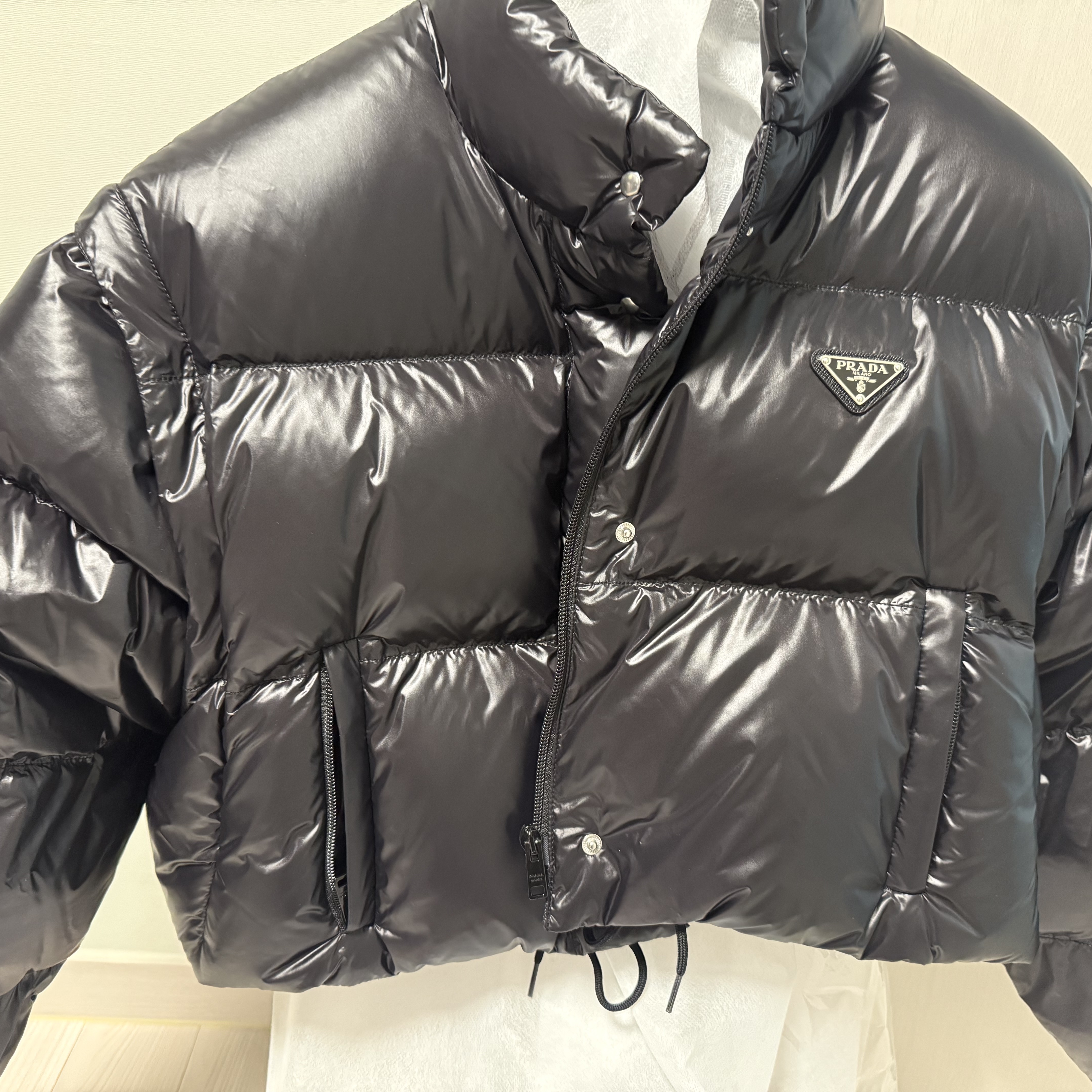 (W) Prada Re-Nylon Cropped Convertible Down Jacket Black 착용 스타일