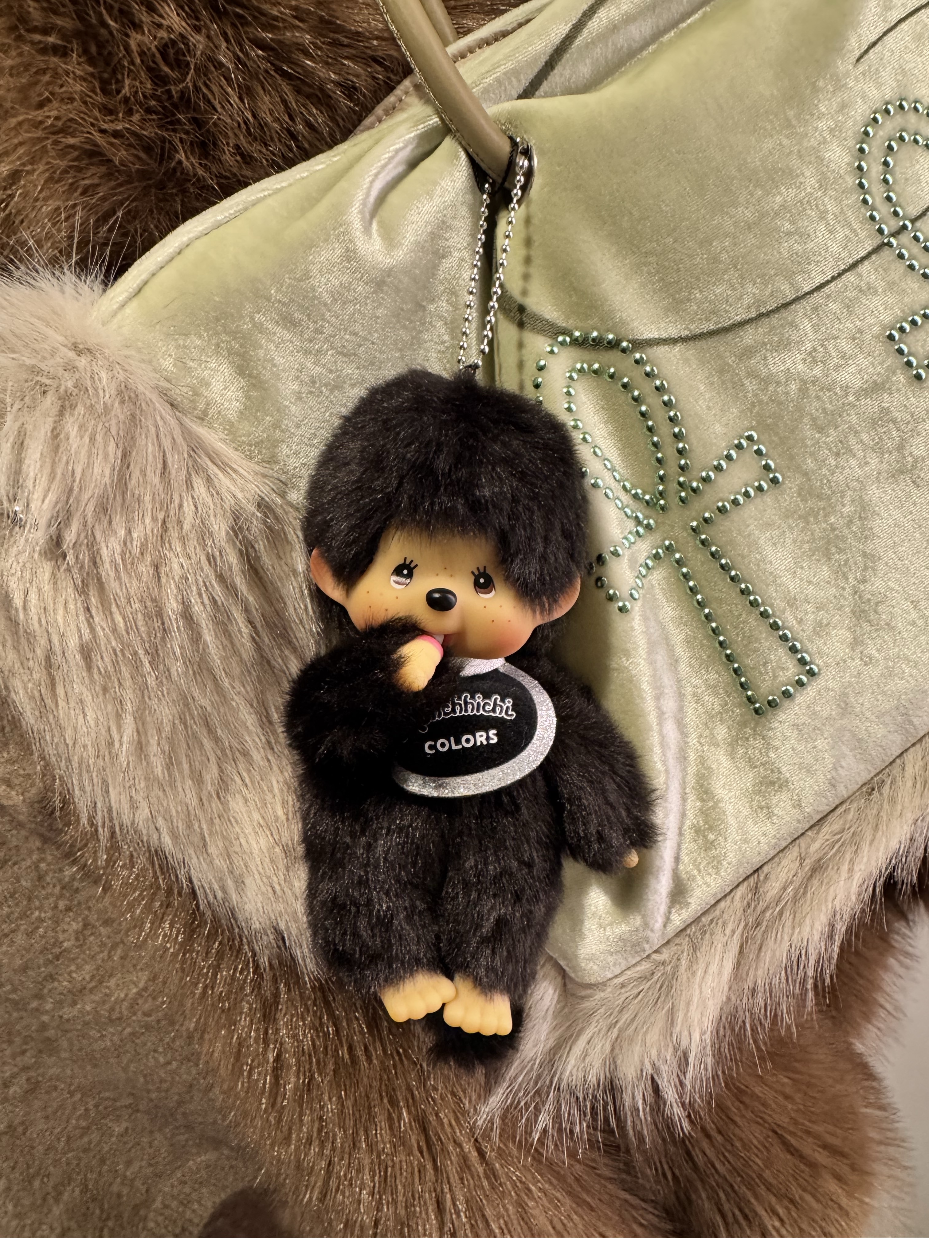 (W) COS Oversized Wool Triangle Muffler Dark Brown, (W) UGG Classic Ultra Mini Platform Boots Chestnut 착용 스타일 - 5
