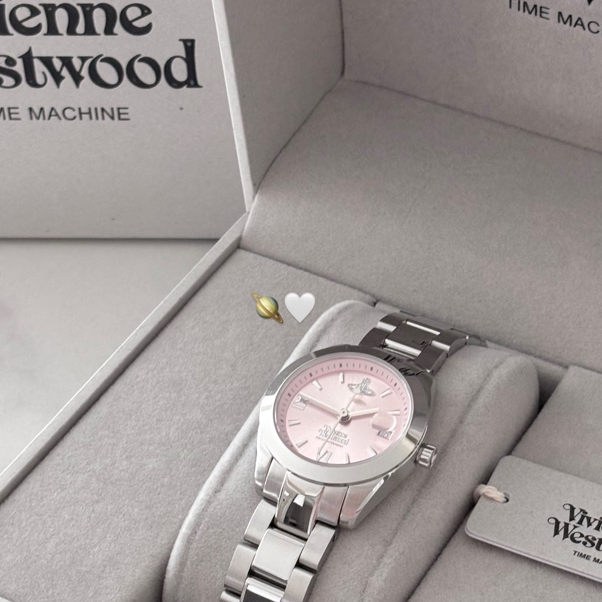 Vivienne Westwood Fenchurch Silver Pink 착용 스타일