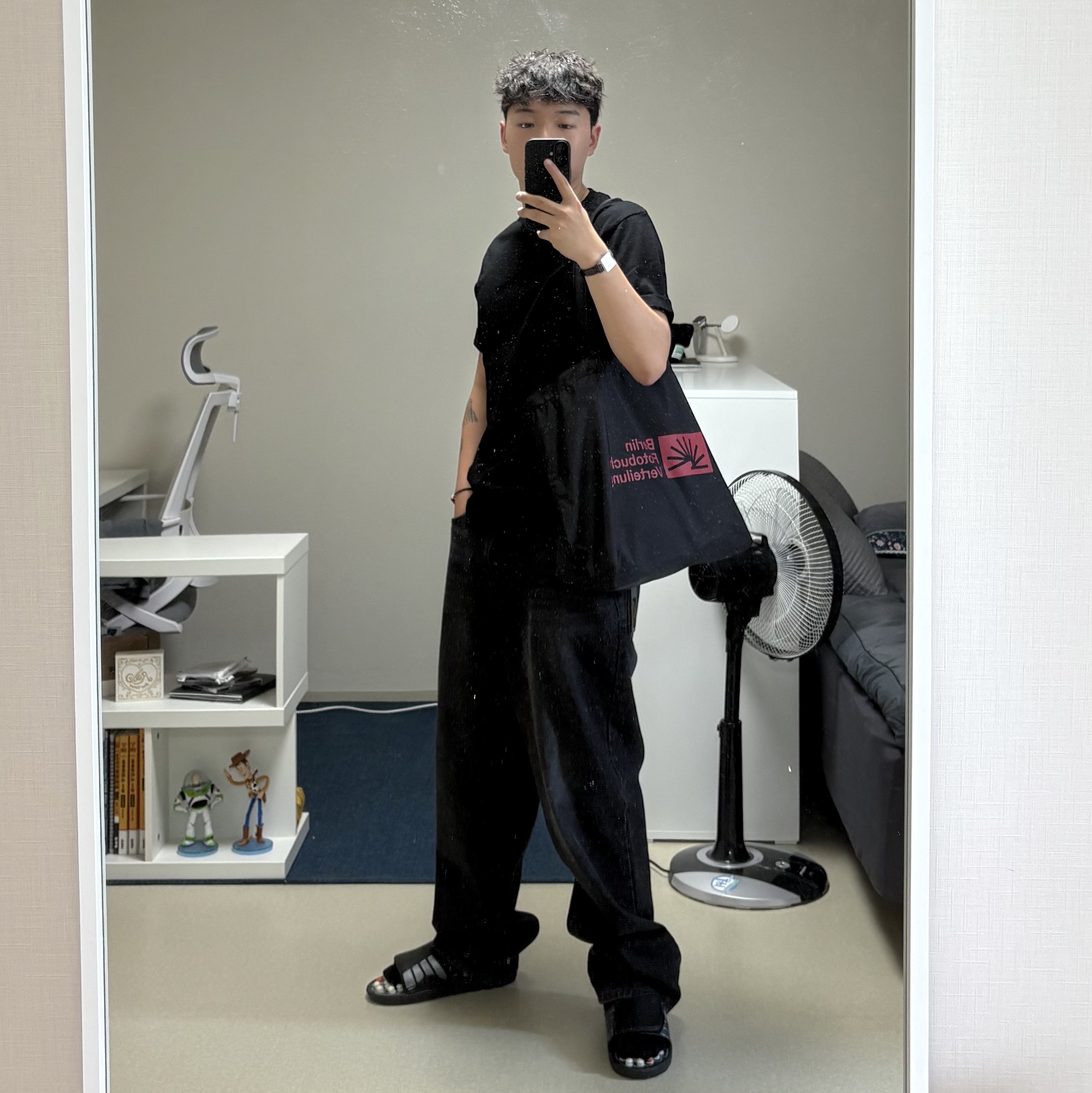 Berlin Photobook Distribution Bfv 001 Bag Black 착용 스타일 - 3