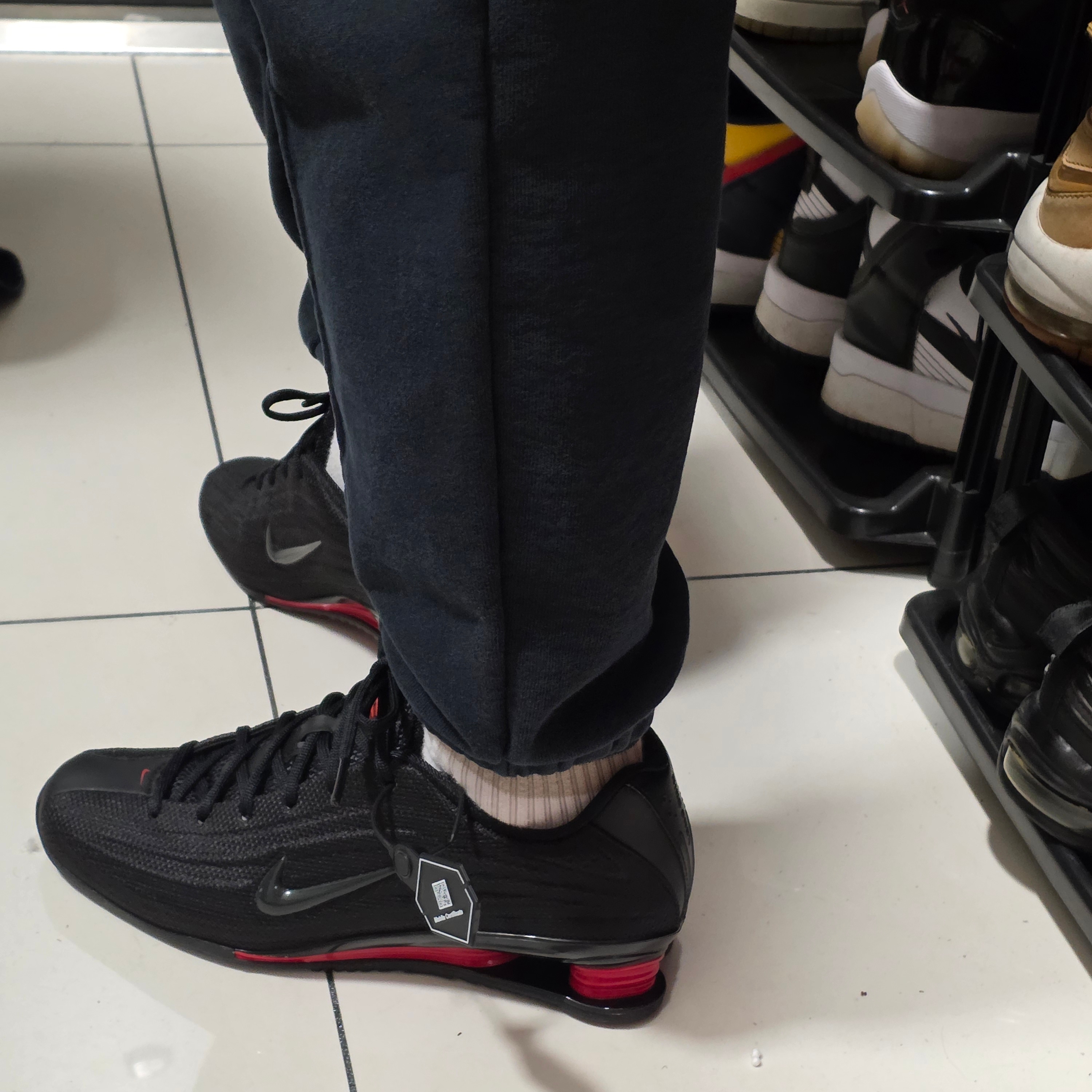 (W) Nike Shox Z Black University Red 착용 스타일 - 1