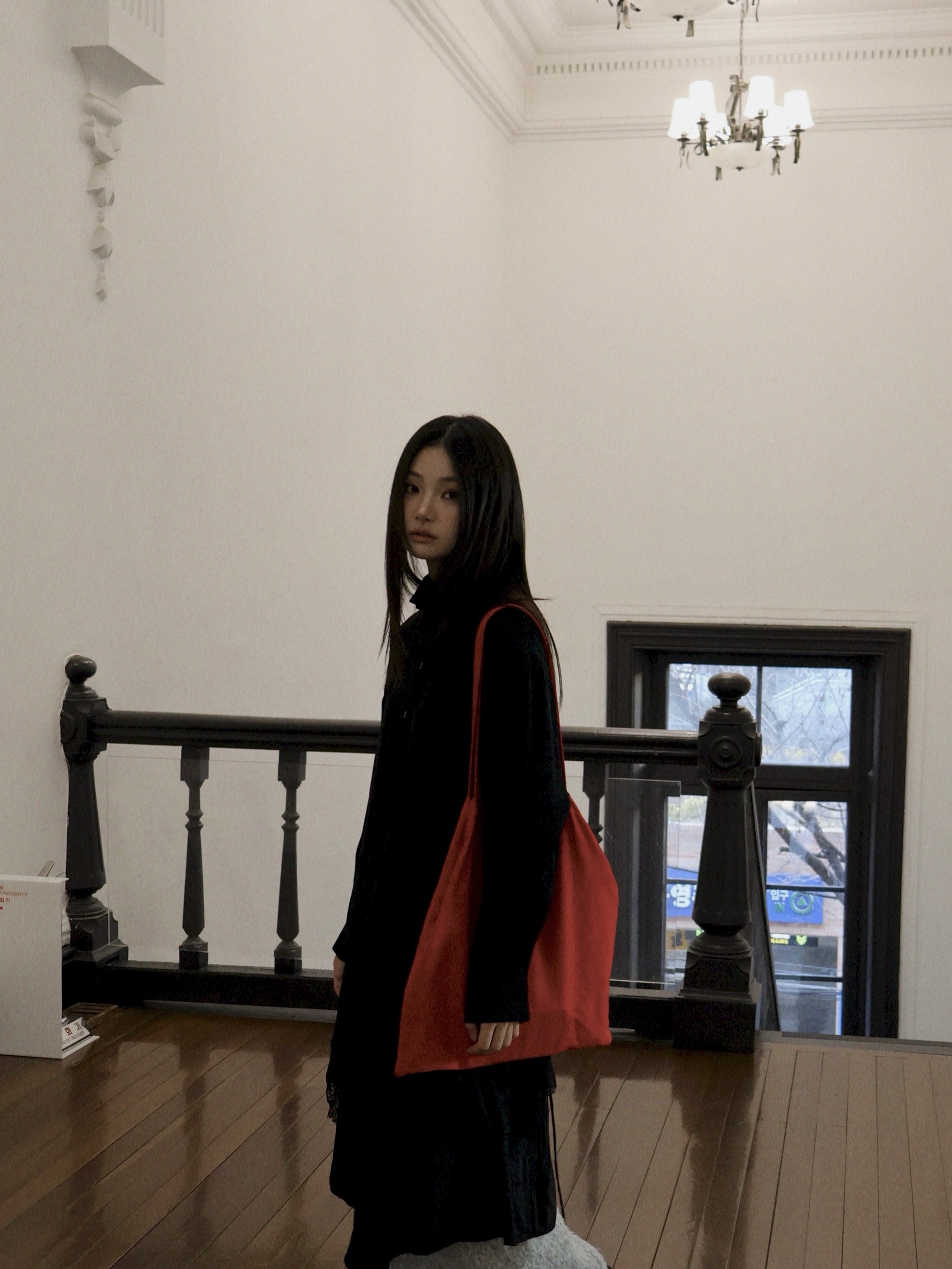 Berlin Photobook Distribution 002 Bag Red 착용 스타일 - 4