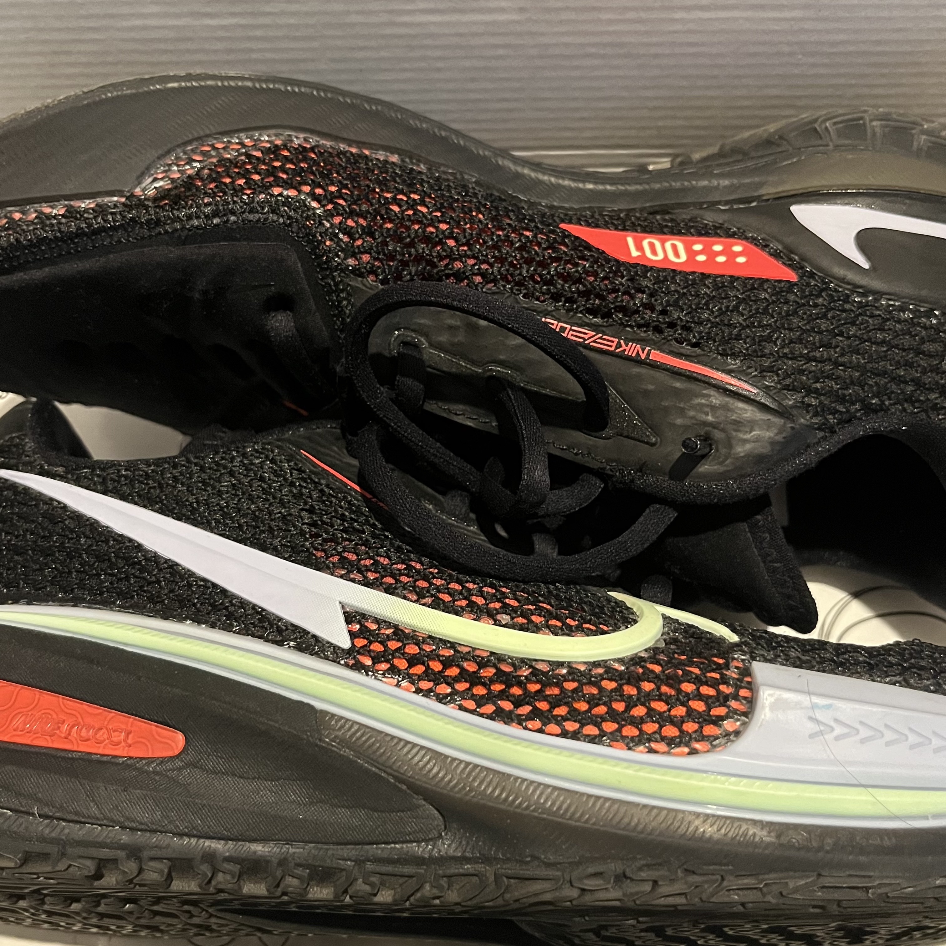Nike Air Zoom GT Cut Black Hyper Crimson 착용 스타일