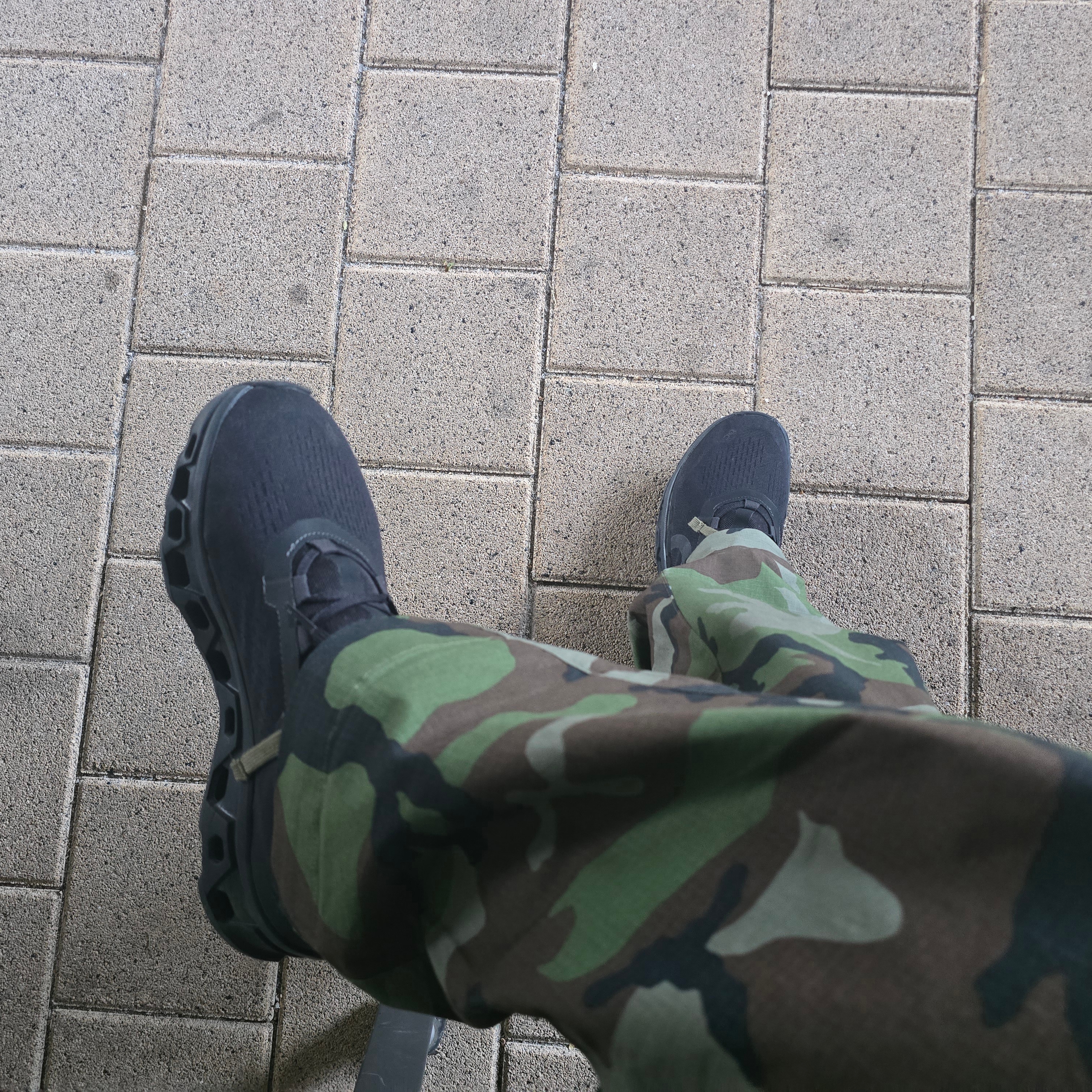 On Running Cloudmonster All Black 착용 스타일
