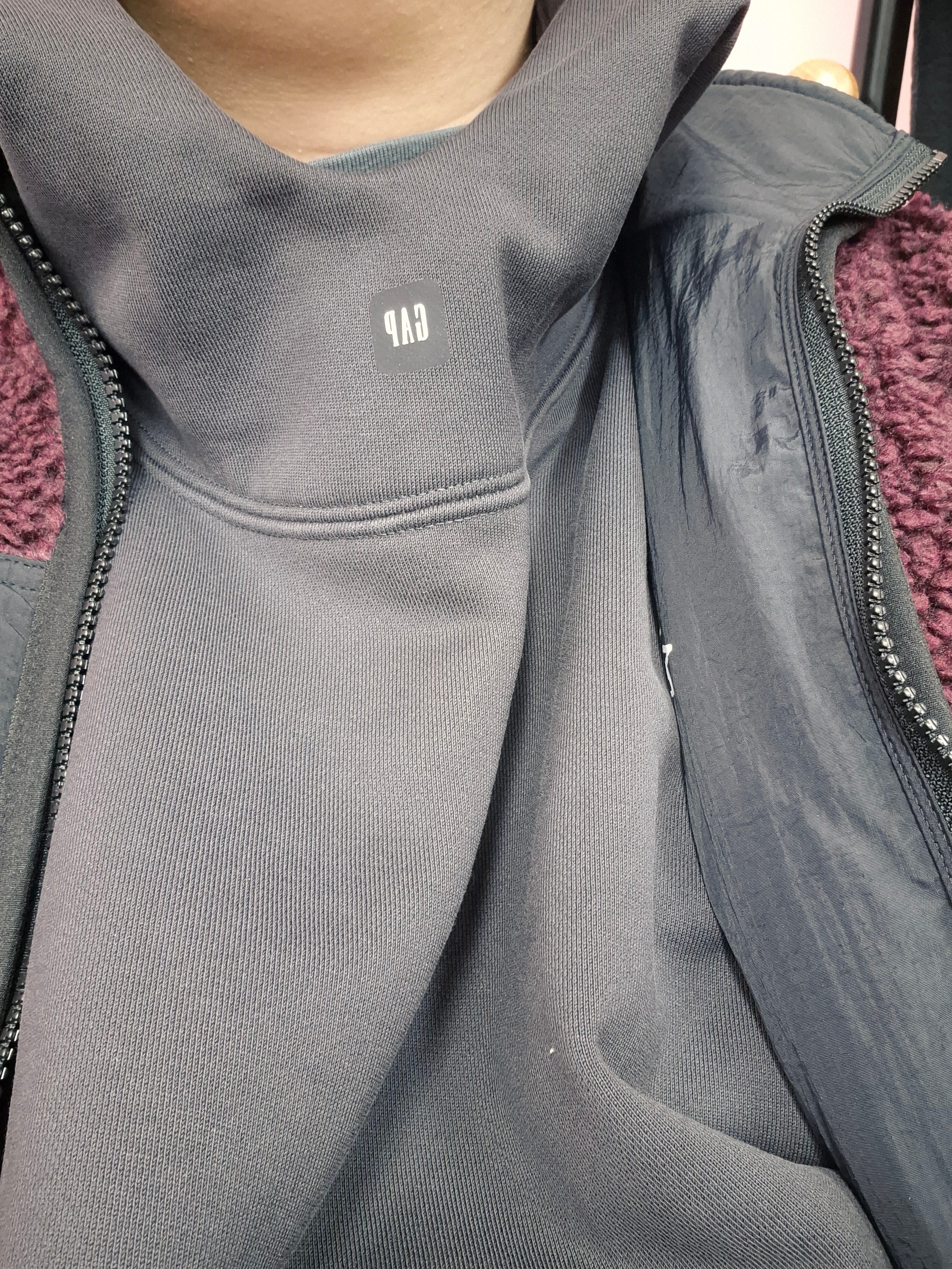 Yeezy Gap Engineered By Balenciaga Logo Hoodie Black 착용 스타일