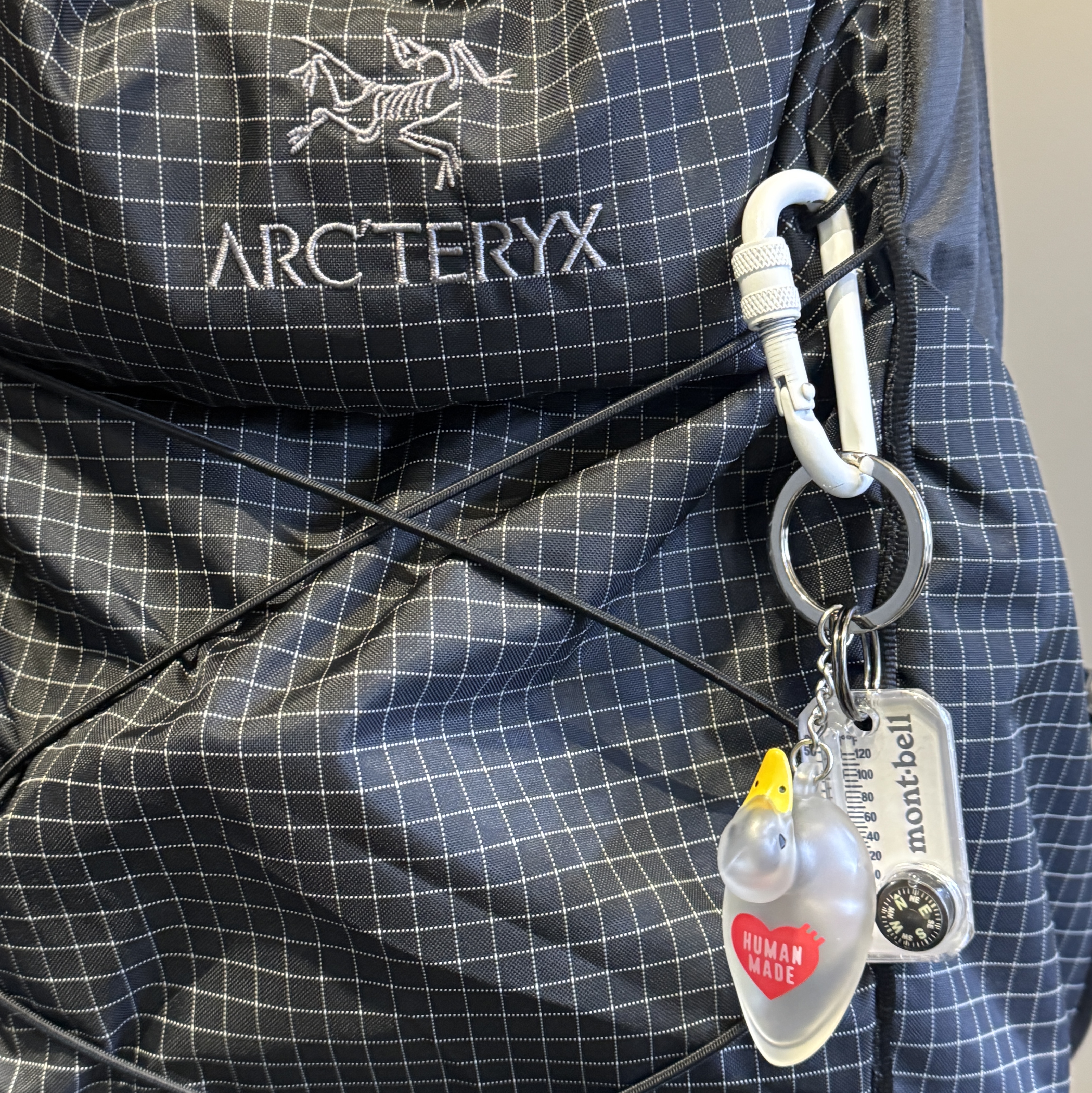 Human Made Duck PVC Key Chain Clear, Arc'teryx Aerios 18 Backpack Black 착용 스타일