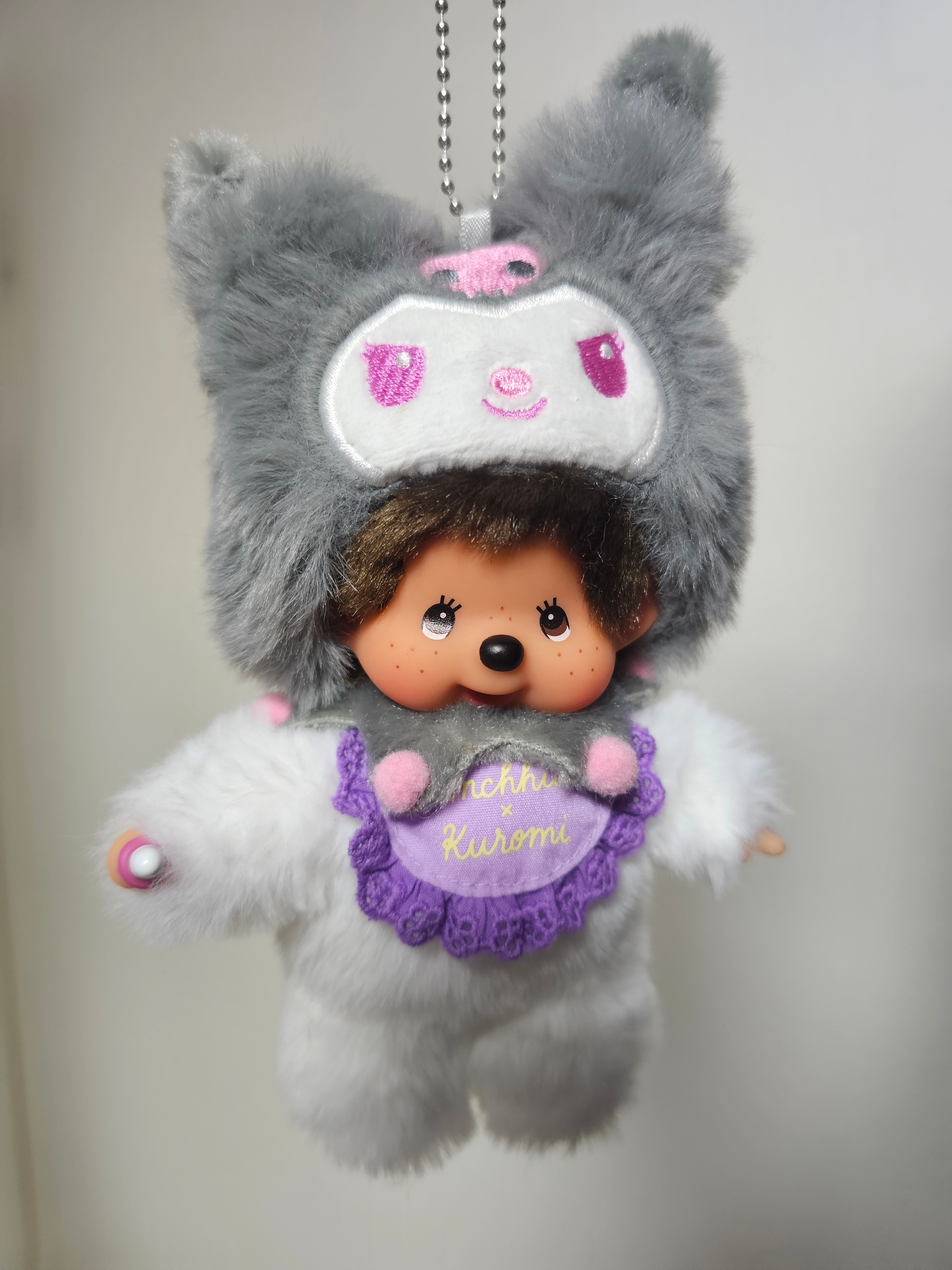 Monchhichi x Sanrio Characters Kuromi Chimutan Keychain 착용 스타일