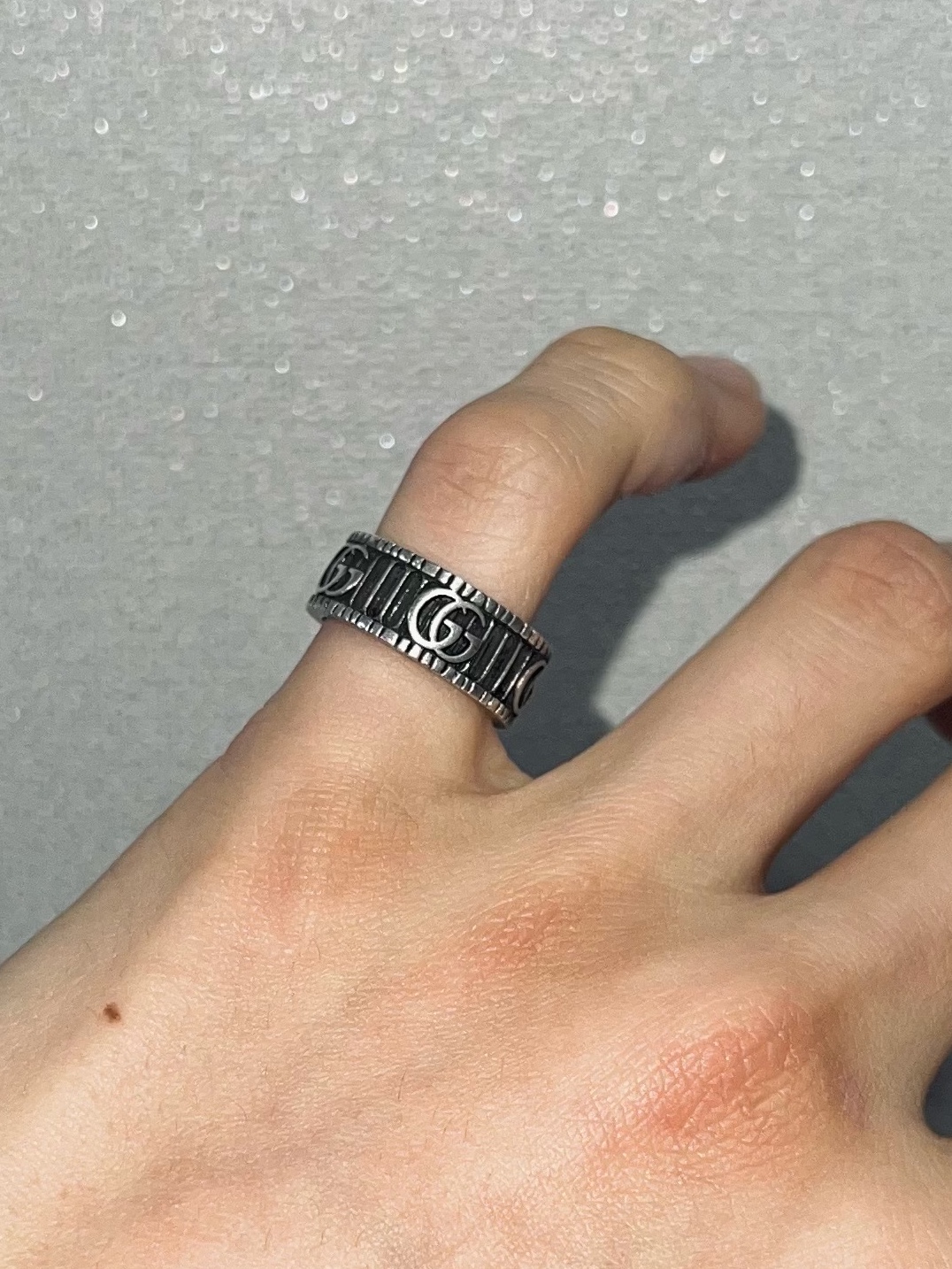 Gucci Ring with Double G Silver 착용 스타일 - 3