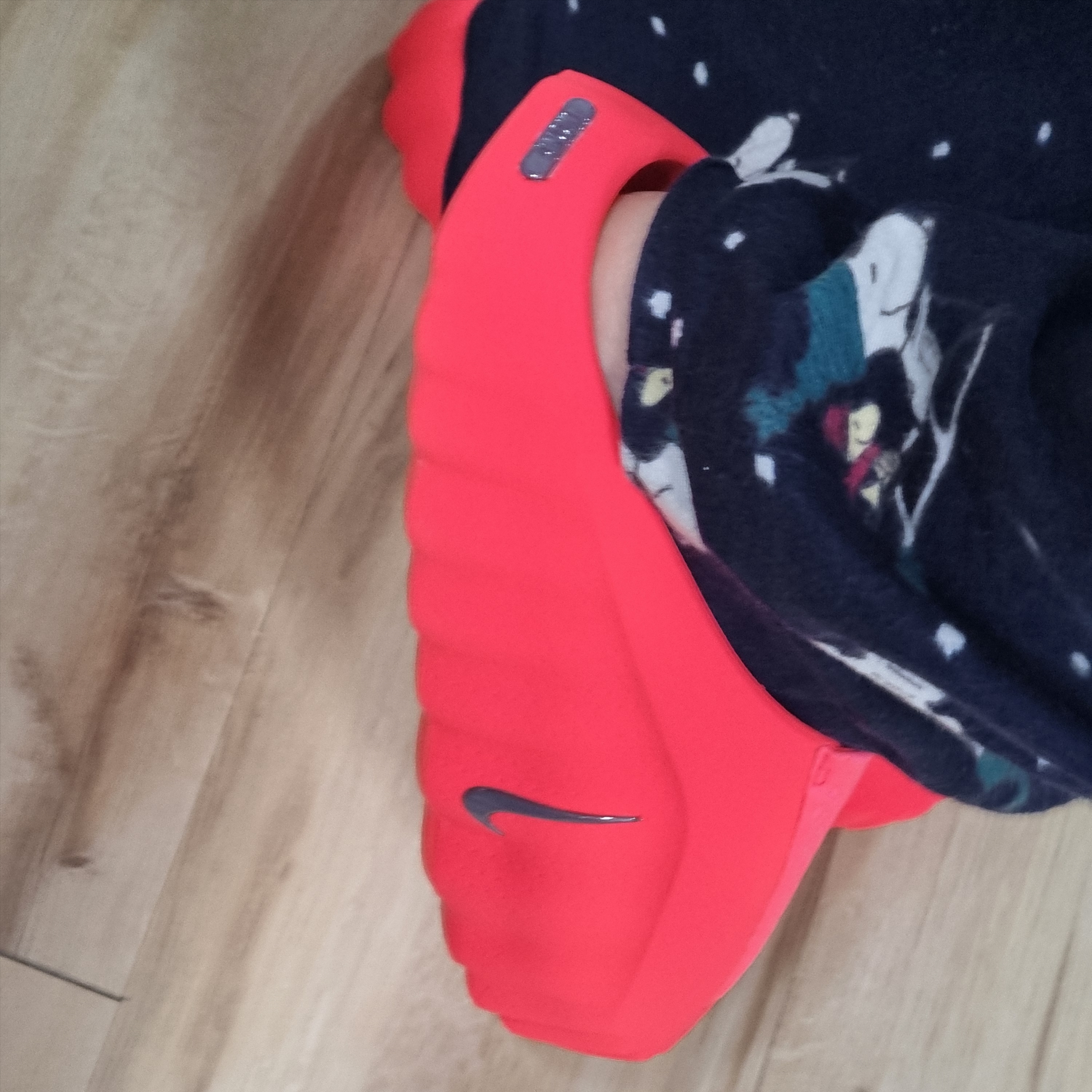 Nike Mind 001 Solar Red Chrome 착용 스타일