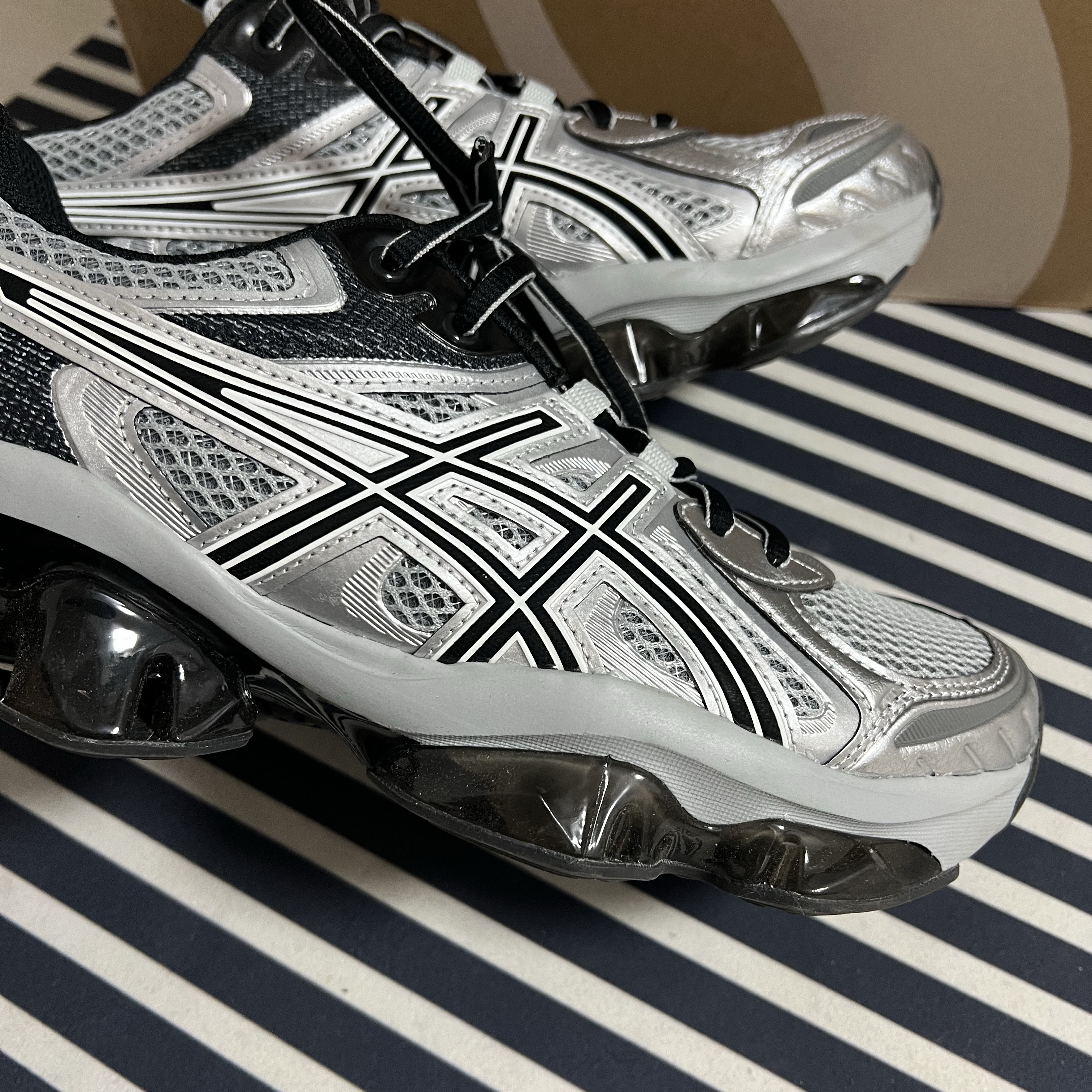 Asics Gel-Quantum Kinetic Mid Grey Pure Silver 착용 스타일