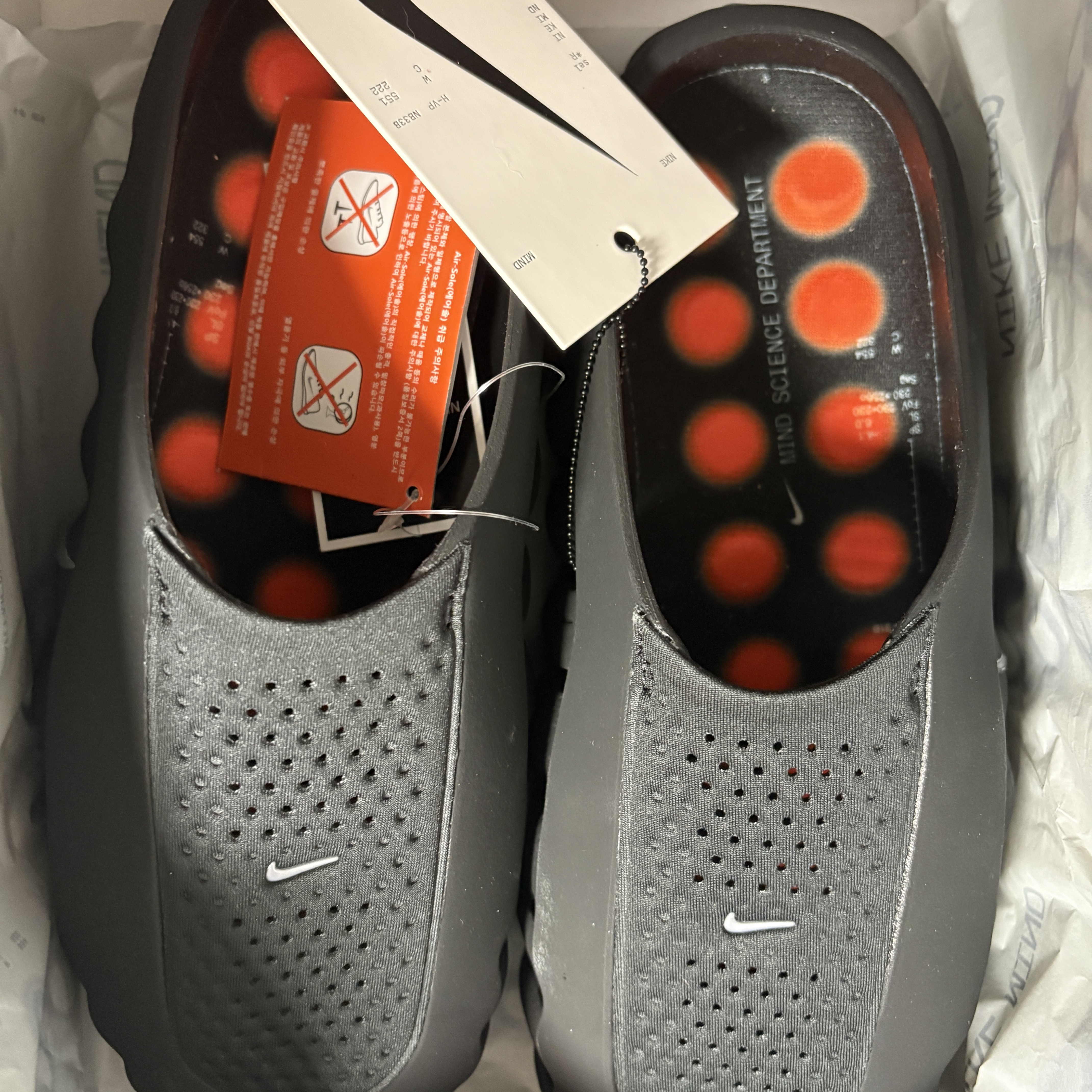 Nike Mind 001 Black Chrome, Nike Mind 001 Solar Red Chrome 착용 스타일 - 6