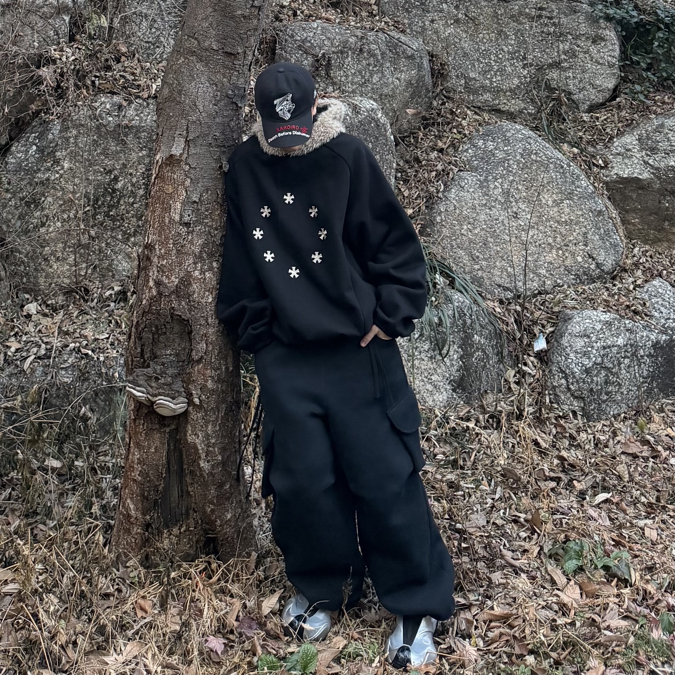 MJD x Koin Seoul Wide Cargo Sweat Pants Black, Balenciaga Basketball Sneakers Silver Black 착용 스타일 - 6