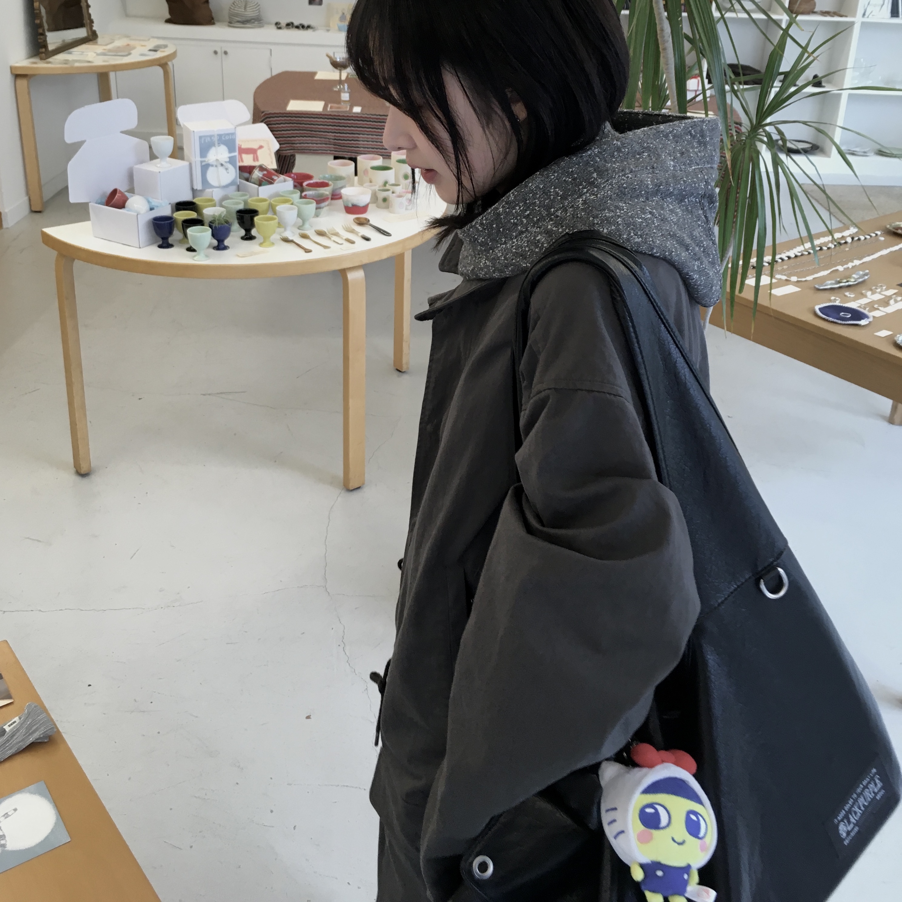 COYSEIO Washed Military Jacket Mud Charcoal, Bandai Tamagotchi x Sanrio Characters Plush Mascot Keychain Mametchi 착용 스타일 - 5