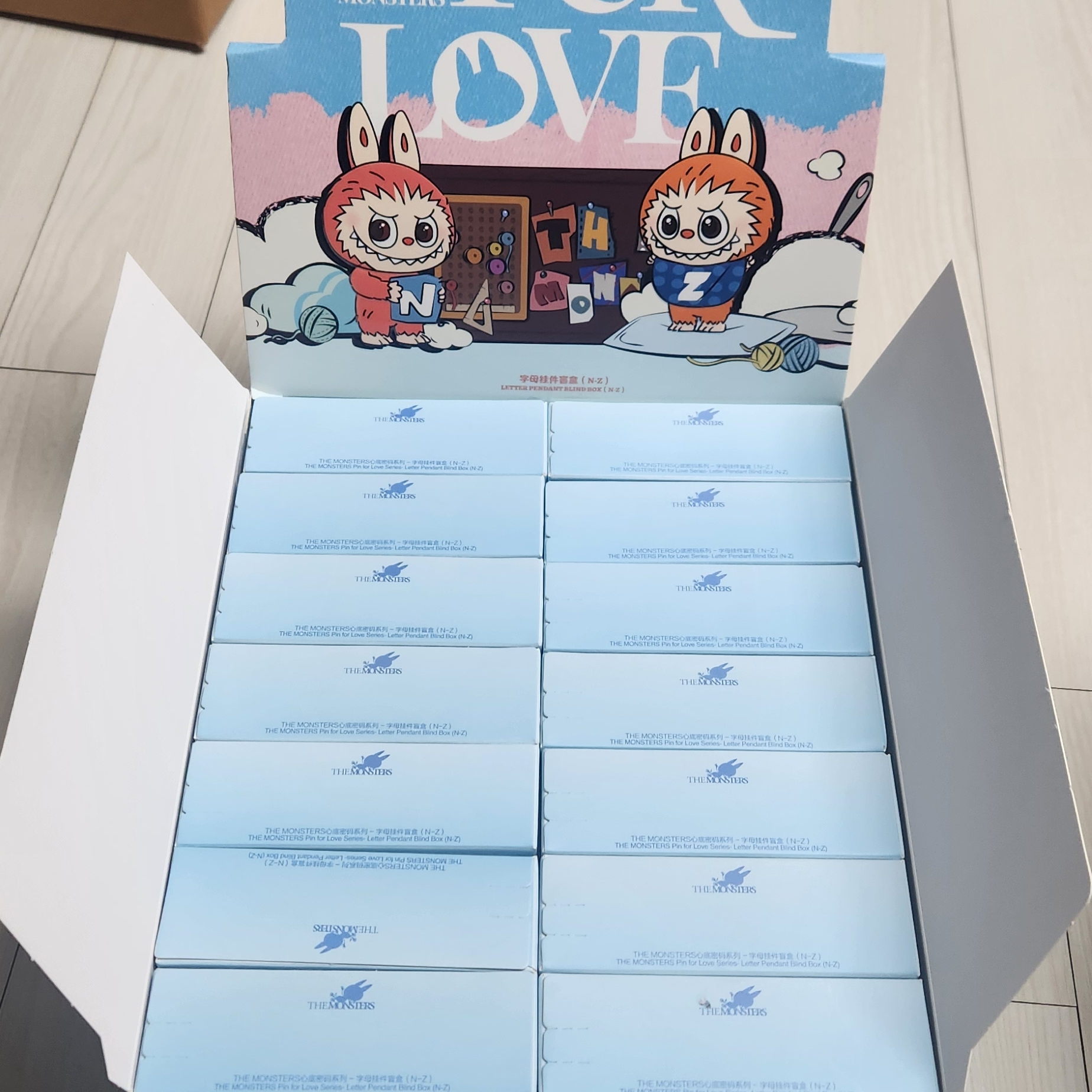 Pop Mart Labubu The Monsters Pin For Love Series - Letter Pendant Sealed Case (N-Z) (14 Blind Boxes) 착용 스타일 - 2