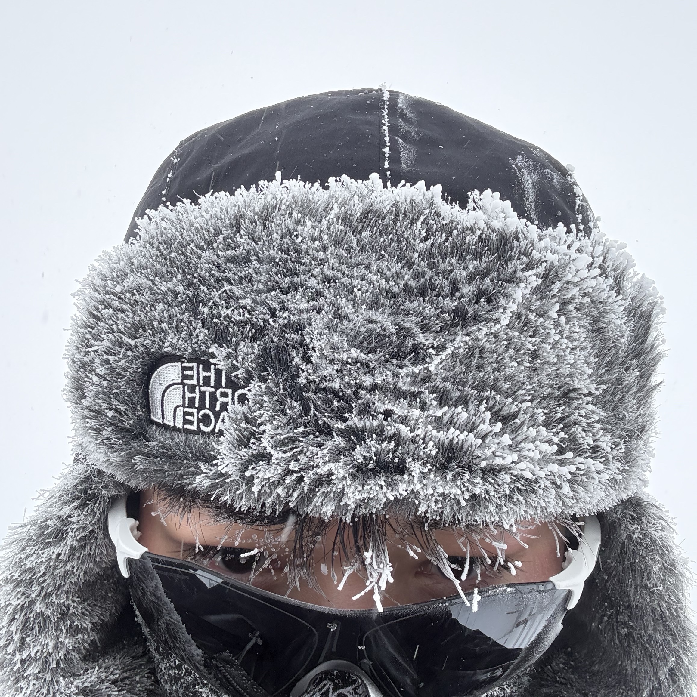 The North Face Expedition Earmuff Cap Black, Arc'teryx Rho Neck Gaiter Long Black 착용 스타일 - 1