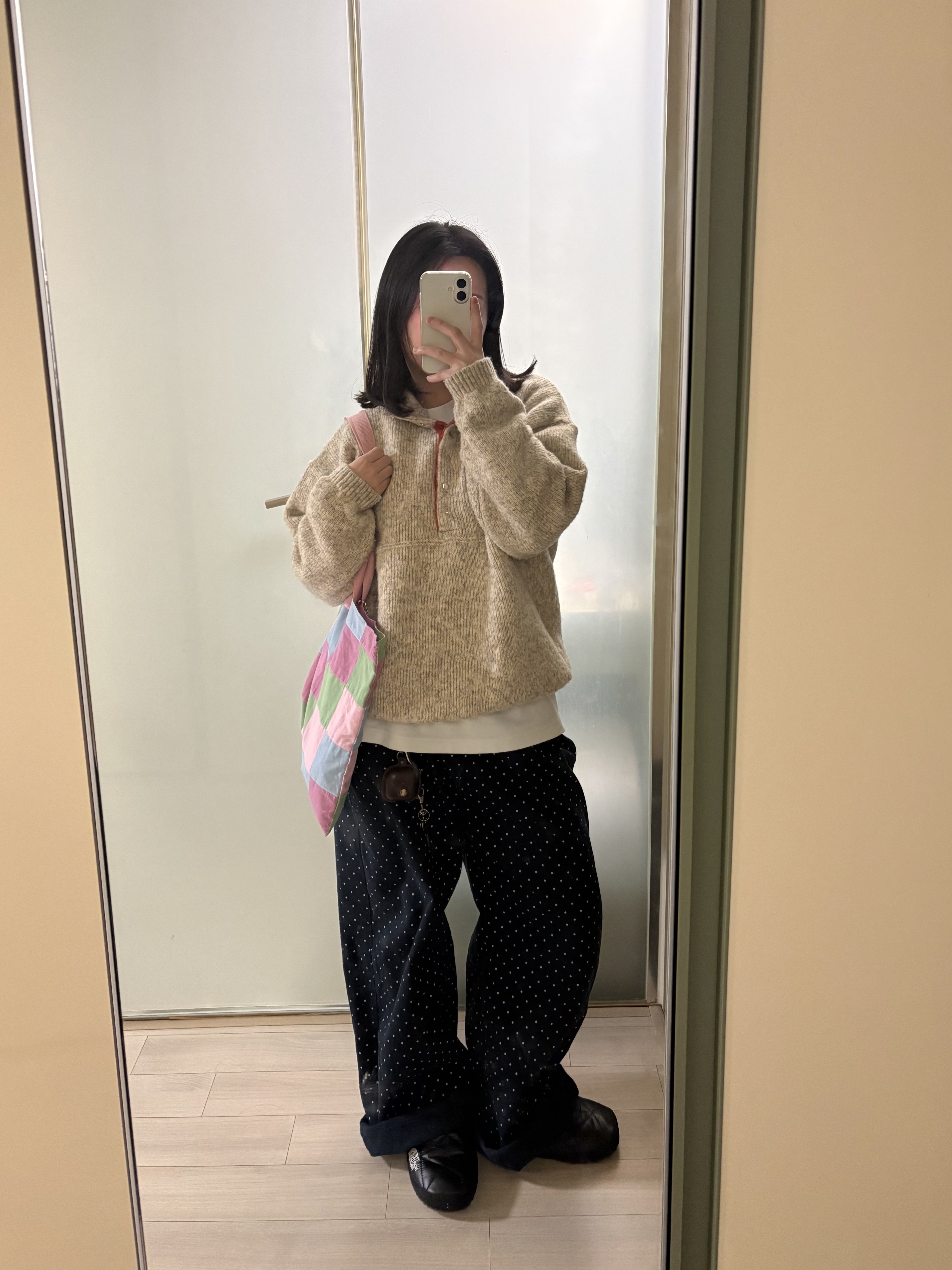 The North Face Nuptse Mule Black 착용 스타일
