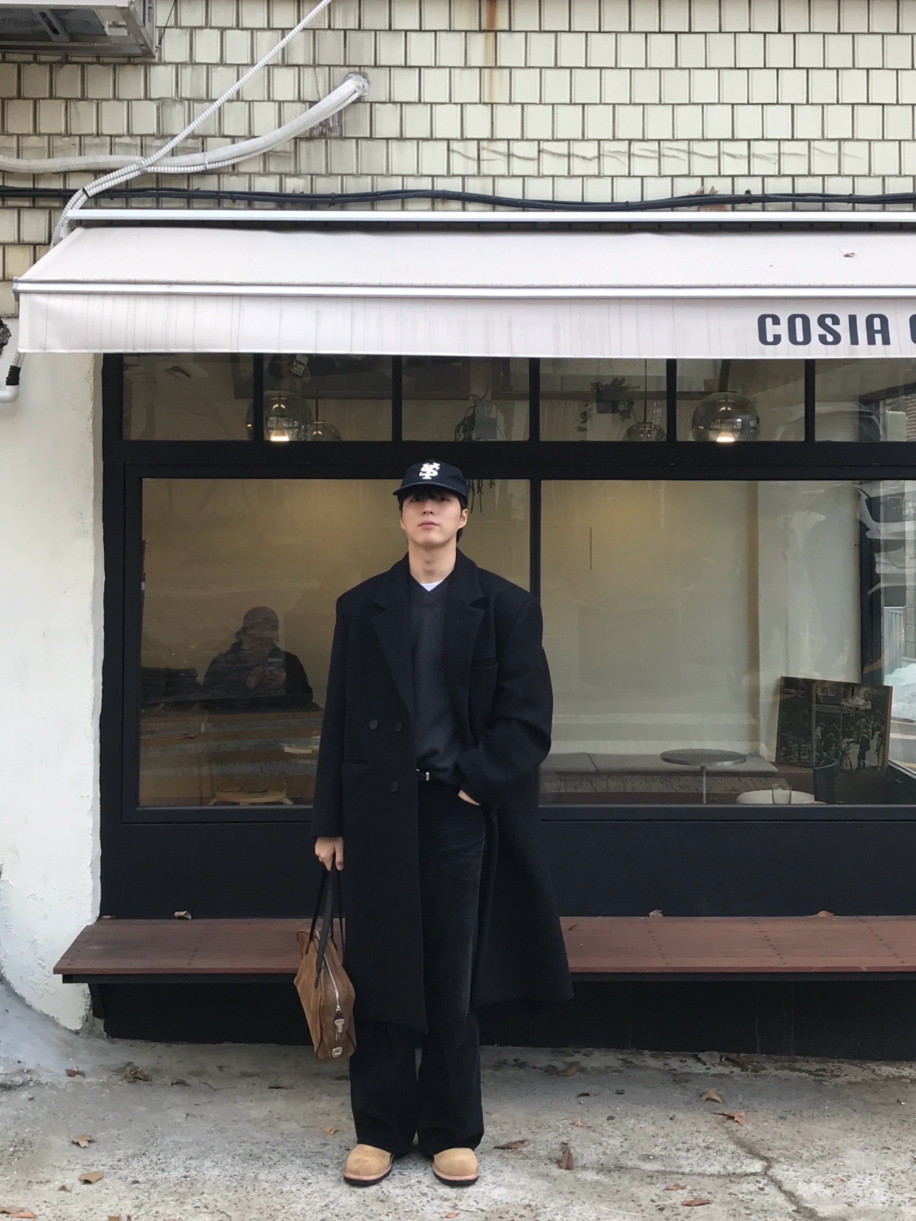 noun Layered V Neck Knit Charcoal, Sunday Ceremony Sy Logo 5 Panel Cotton Cap - Navy 착용 스타일 - 4