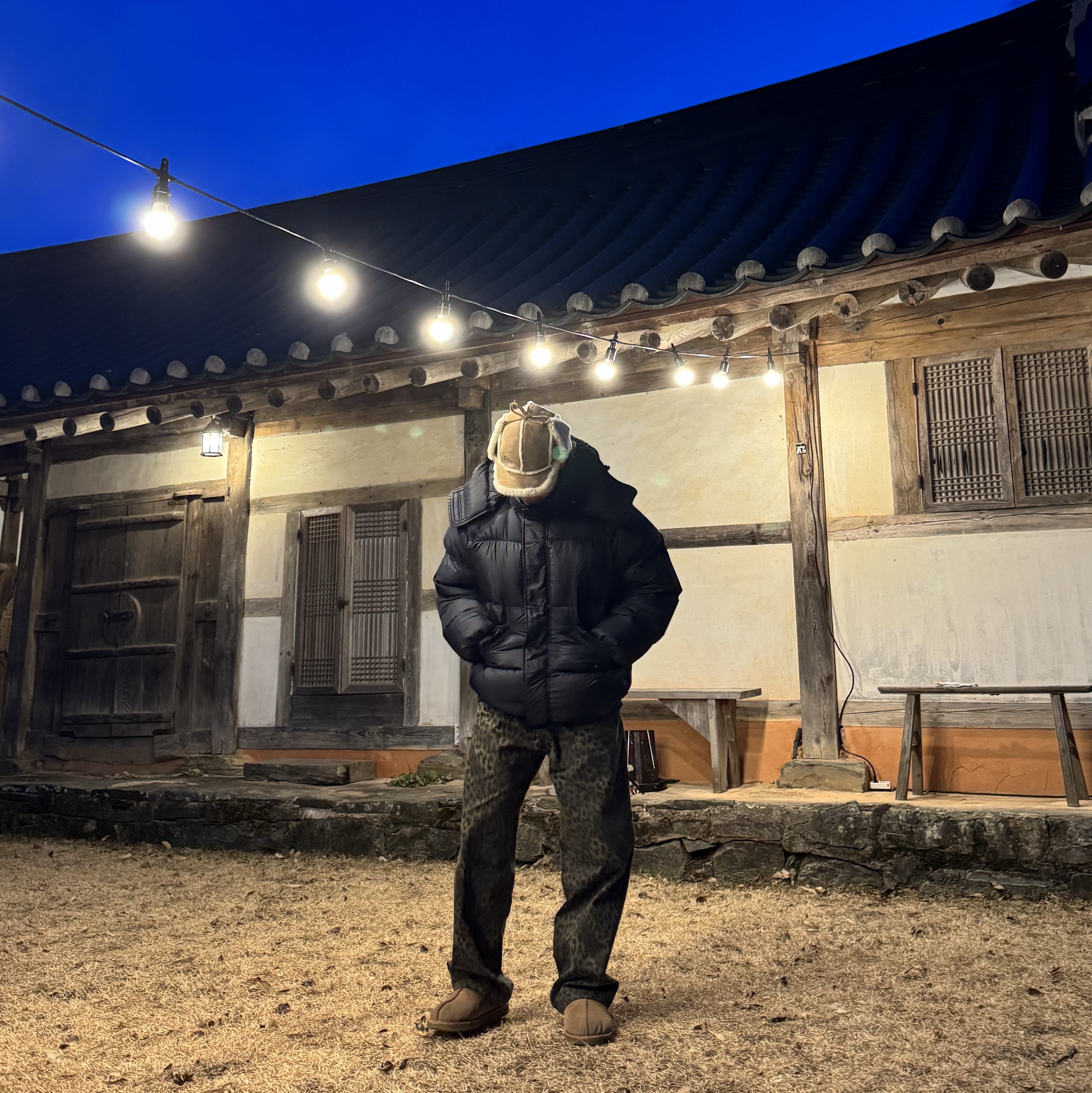 Supreme Shearling Lined Earflap Cap Tan - 25FW, Supreme 700-Fill Down Lightweight Puffer Jacket Black - 24FW 착용 스타일 - 1