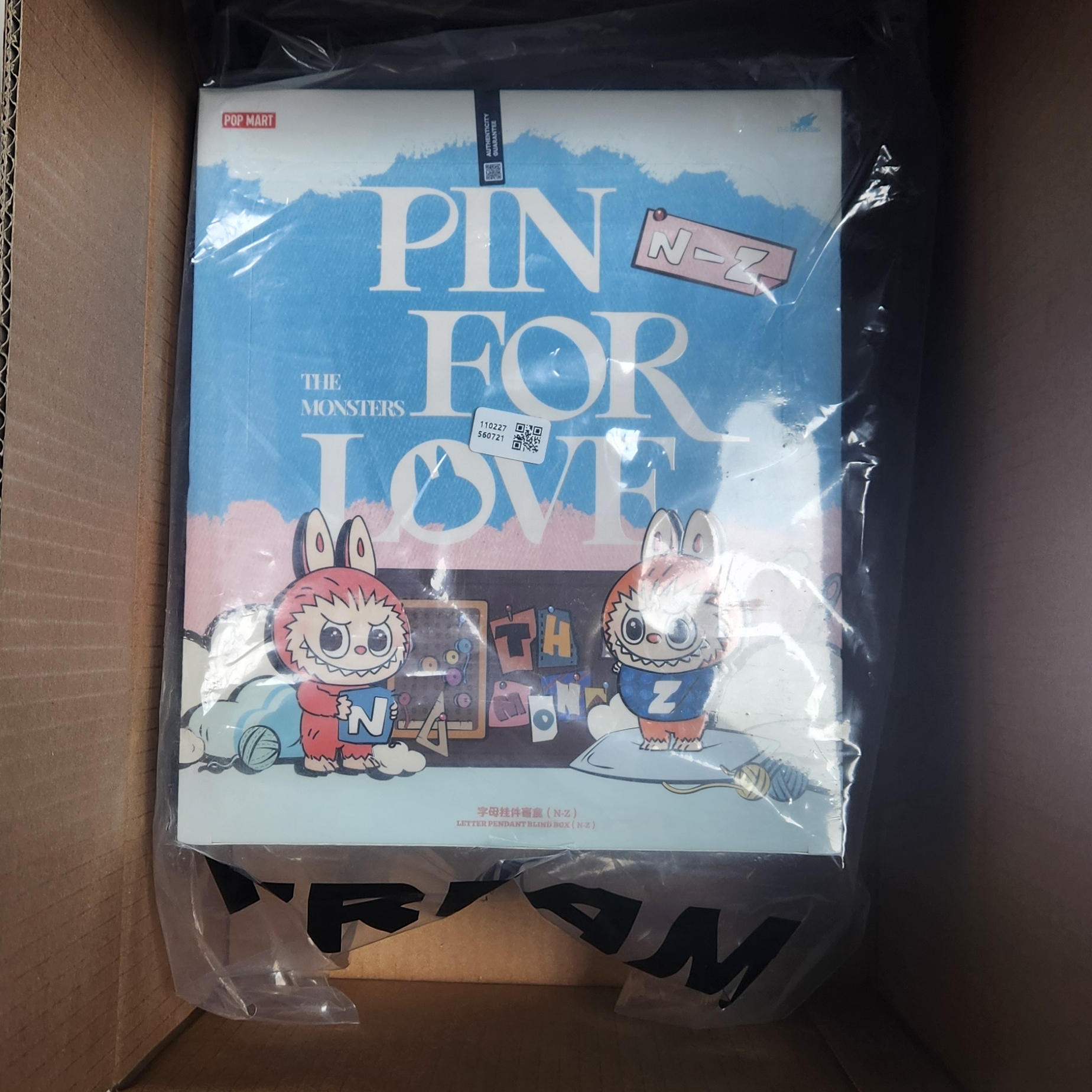 Pop Mart Labubu The Monsters Pin For Love Series - Letter Pendant Sealed Case (N-Z) (14 Blind Boxes) 착용 스타일 - 3