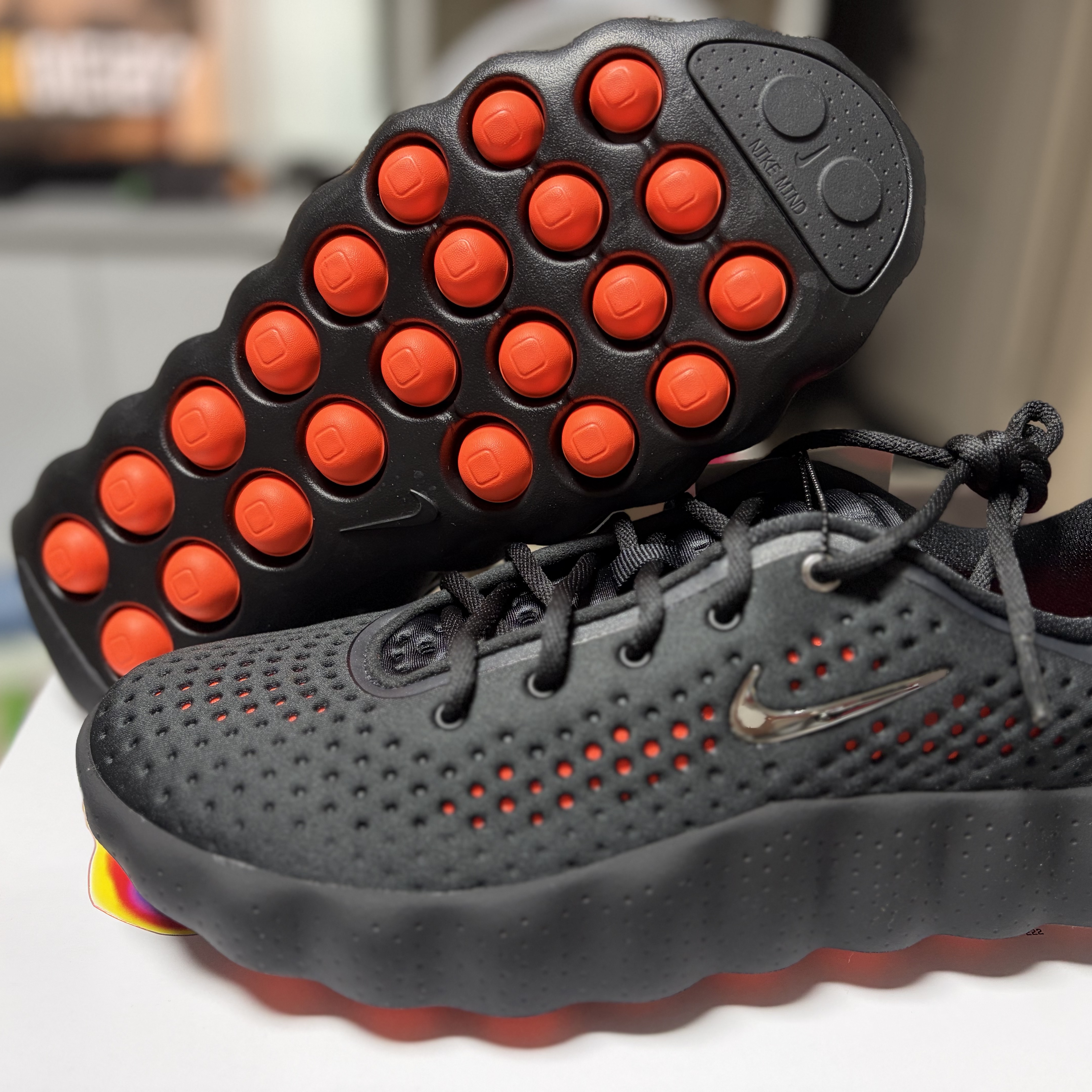 Nike Mind 002 Black Hyper Crimson 착용 스타일 - 6