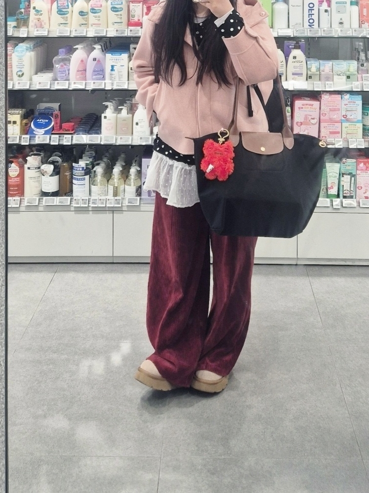 Fuggler Munch Munch Keyring Red, Longchamp Le Pliage Original Tote Bag L Black 착용 스타일