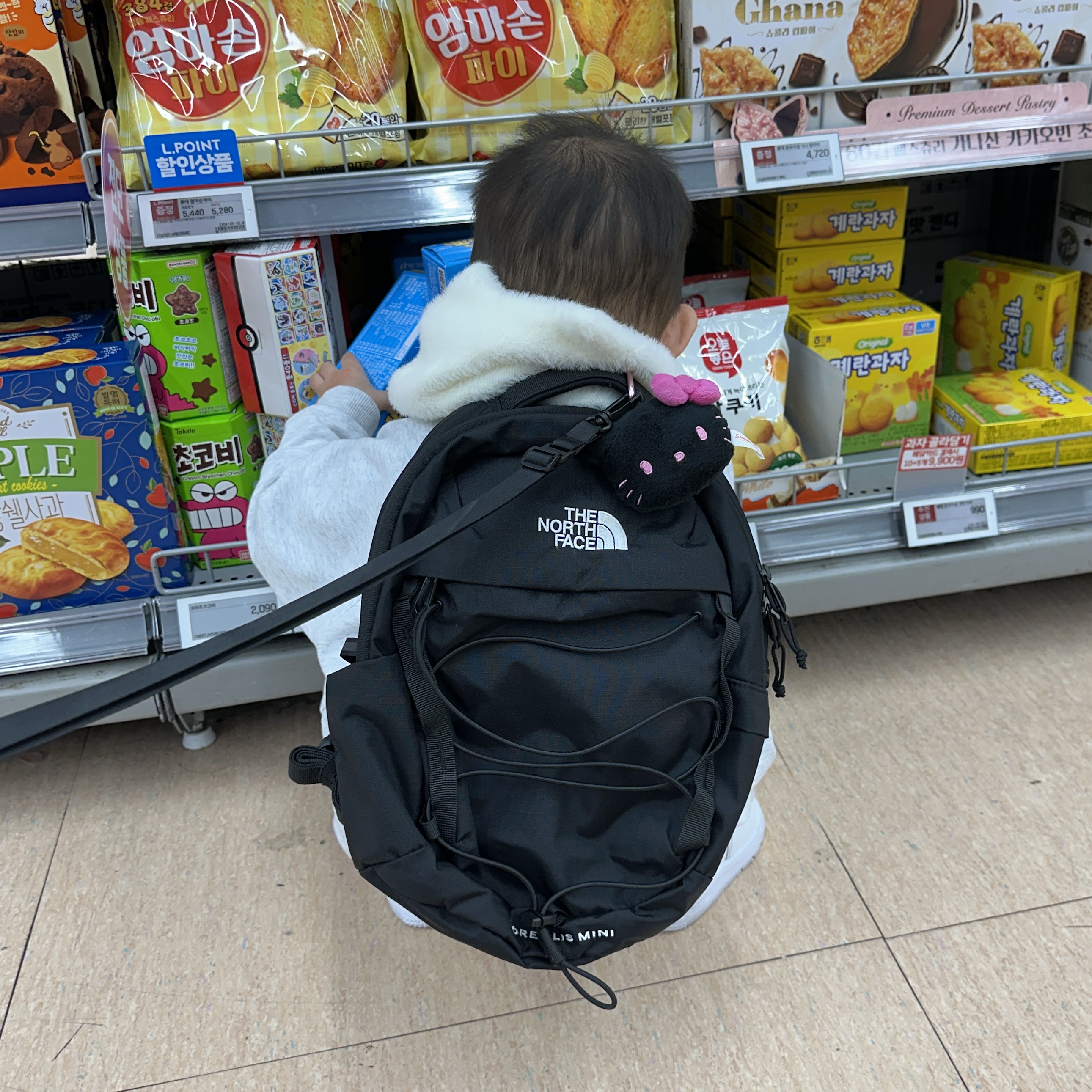 The North Face Borealis Mini Backpack Black, (TD) Nike Air Force 1 Low EasyOn White 착용 스타일 - 3