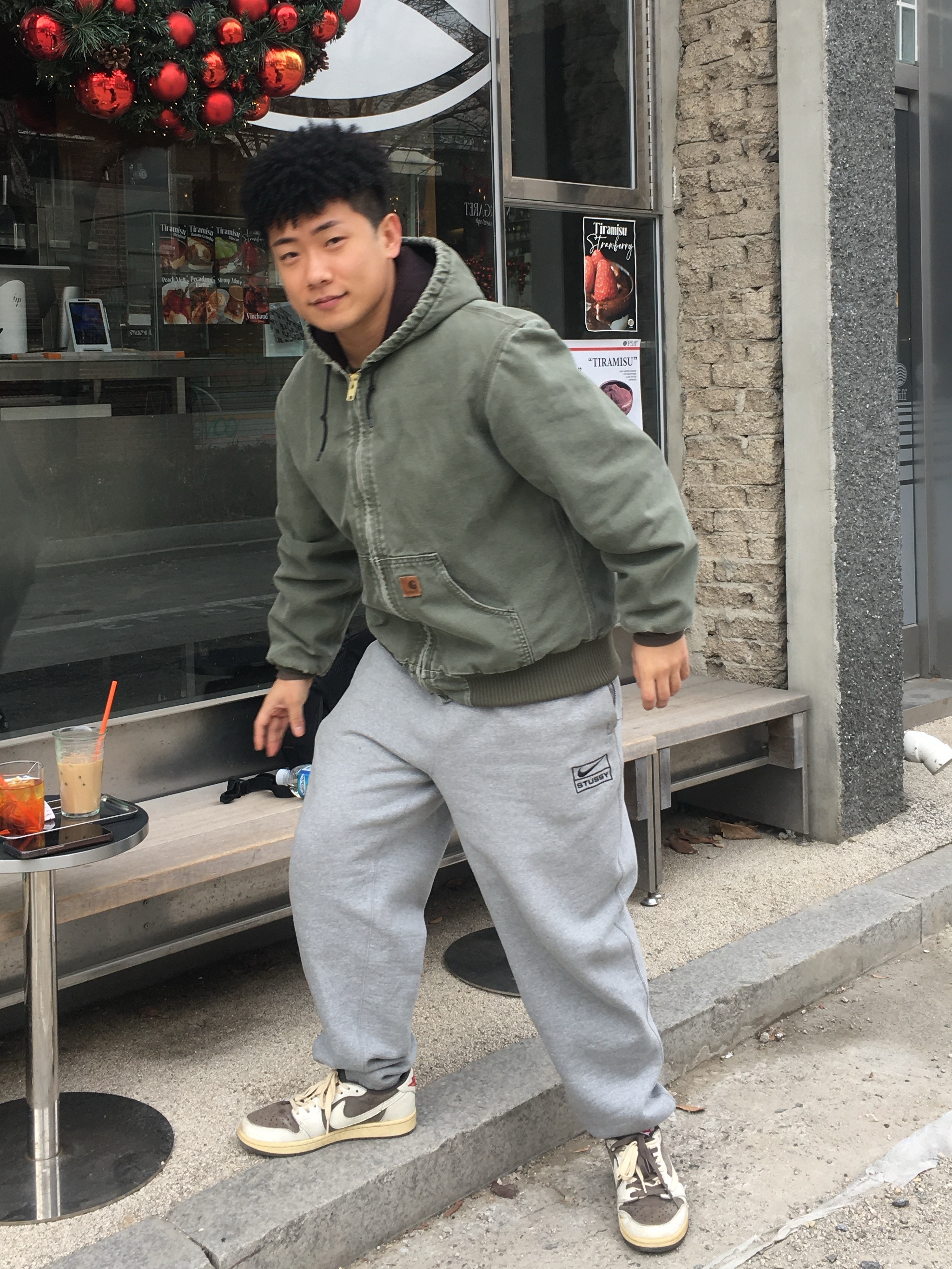 Carhartt WIP OG Active Jacket Olive Stone Canvas, Nike x Stussy Fleece Pants Grey Heather (FN5231-050) 착용 스타일 - 3