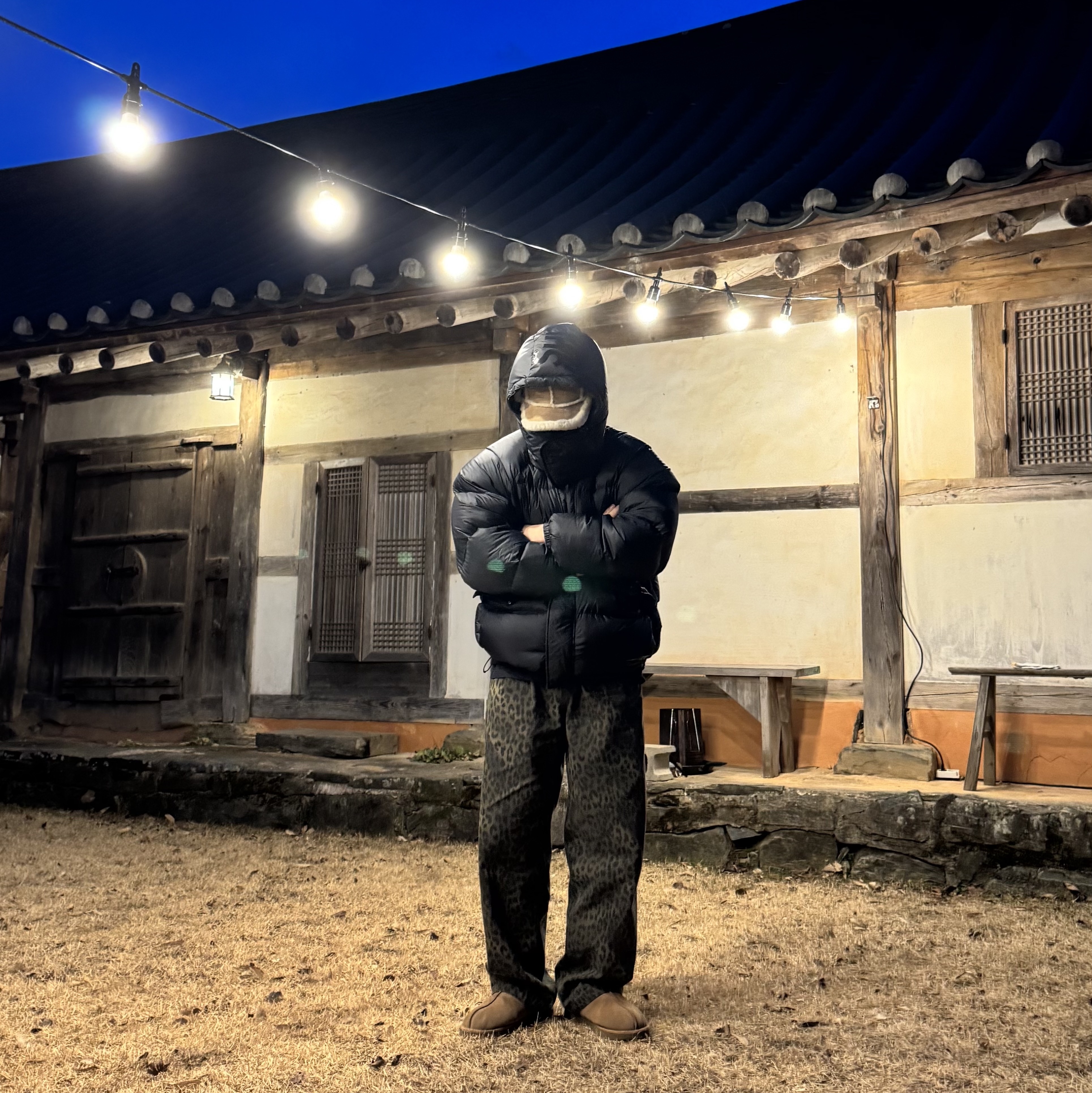Supreme Shearling Lined Earflap Cap Tan - 25FW, Supreme 700-Fill Down Lightweight Puffer Jacket Black - 24FW 착용 스타일 - 2