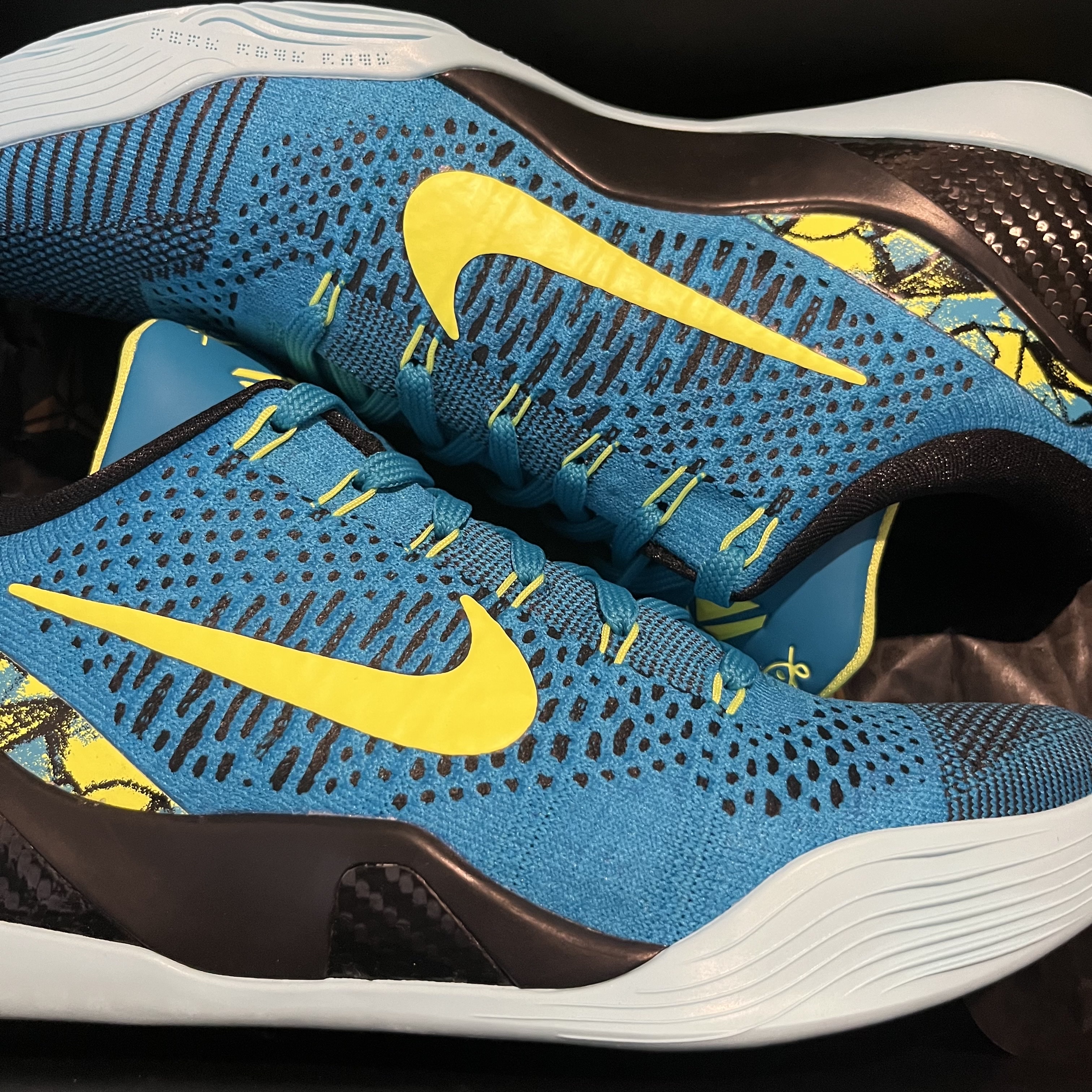 Nike Kobe 9 Elite Low Protro Neo Turquoise and Volt 착용 스타일