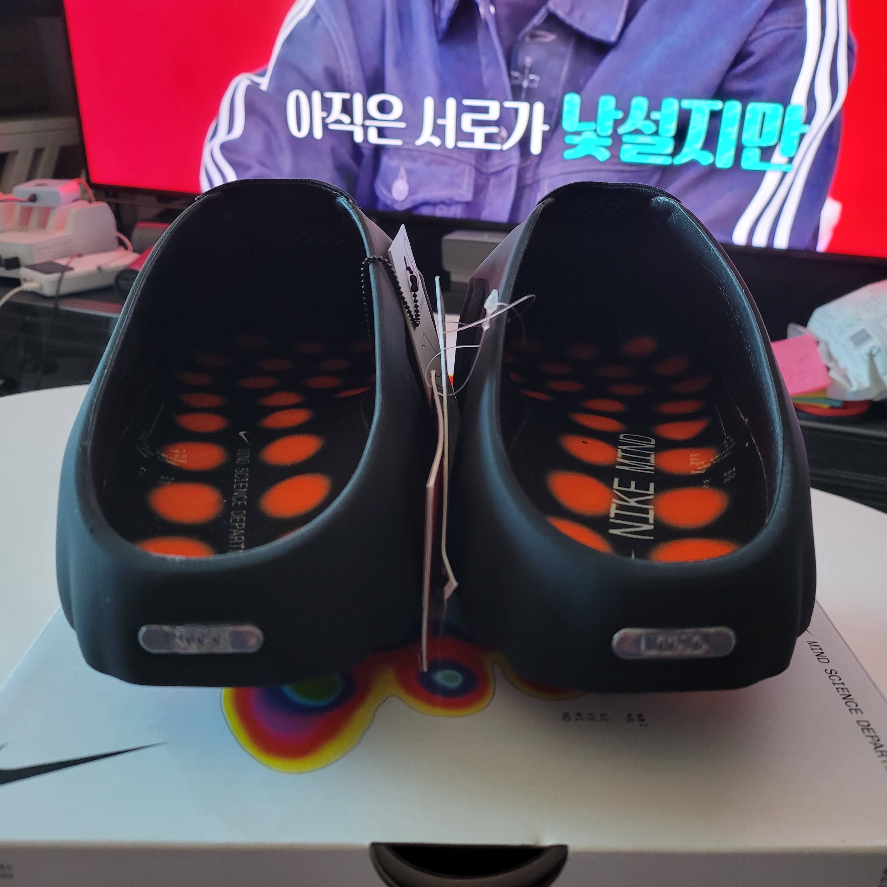 Nike Mind 001 Black Chrome 착용 스타일 - 5