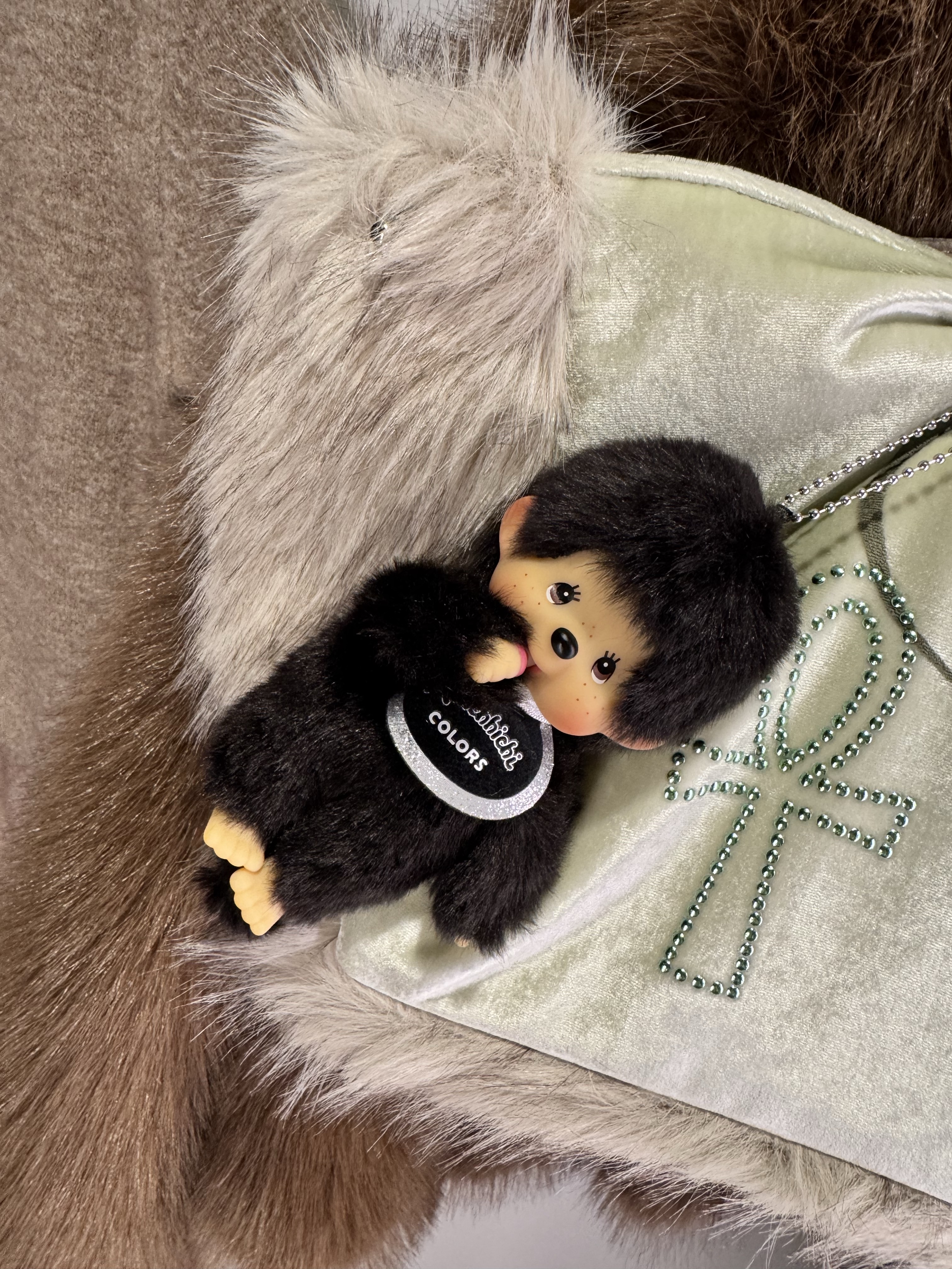 (W) COS Oversized Wool Triangle Muffler Dark Brown, (W) UGG Classic Ultra Mini Platform Boots Chestnut 착용 스타일 - 6