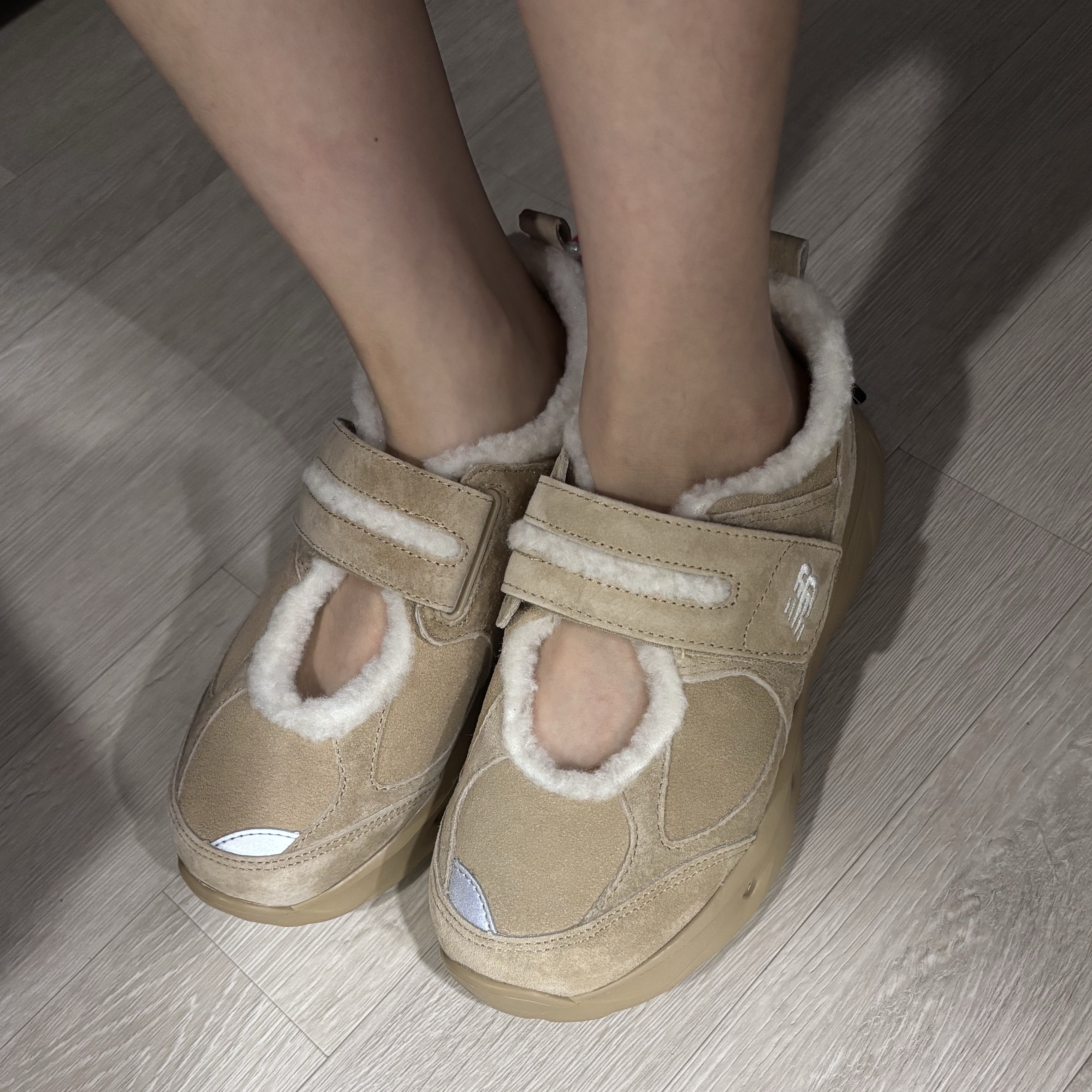 (W) New Balance Winter Breeze SD2205 Beige 착용 스타일 - 1
