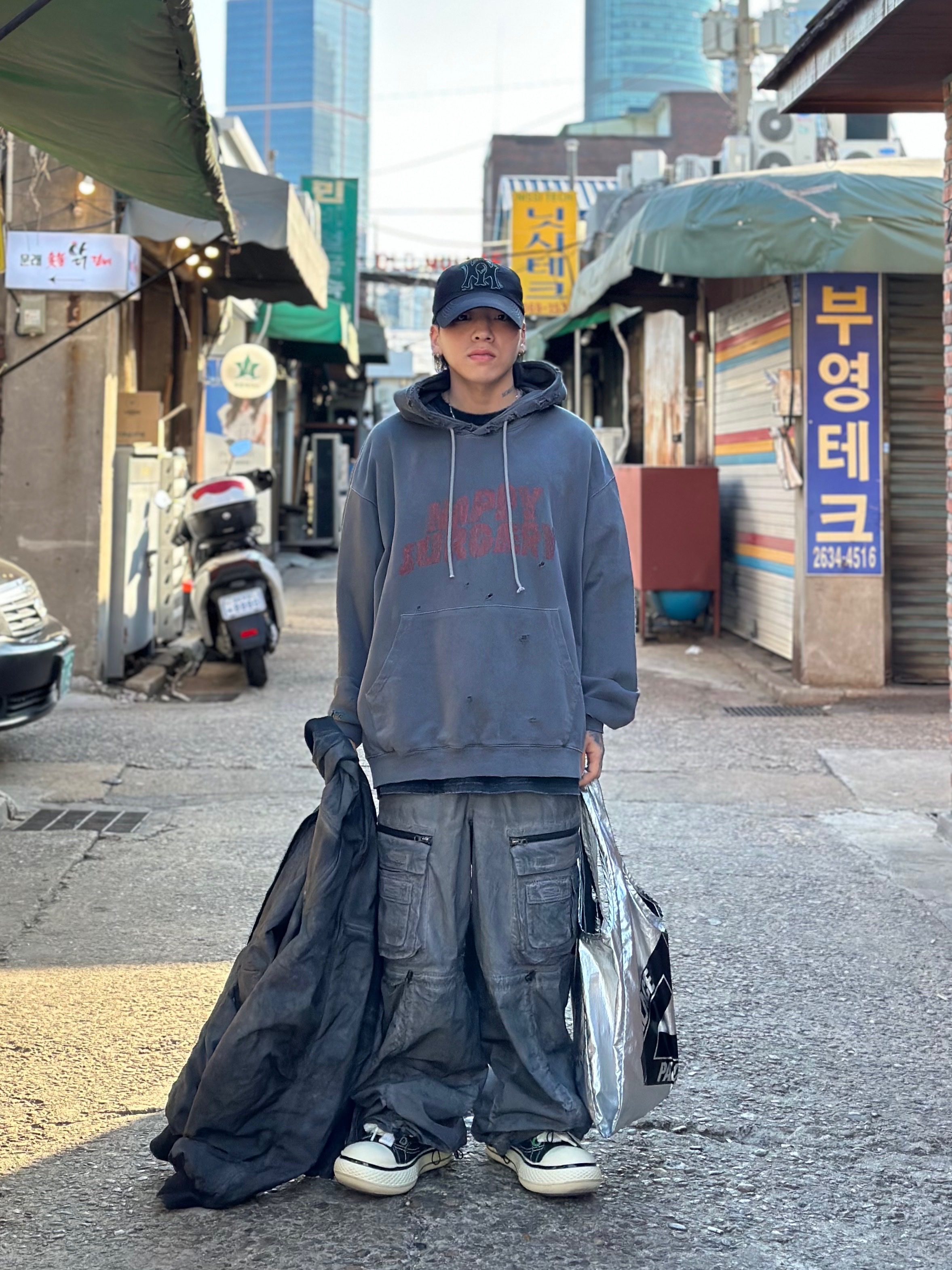 Palace Palace Shop Reusable Bag Silver - 22FW 착용 스타일