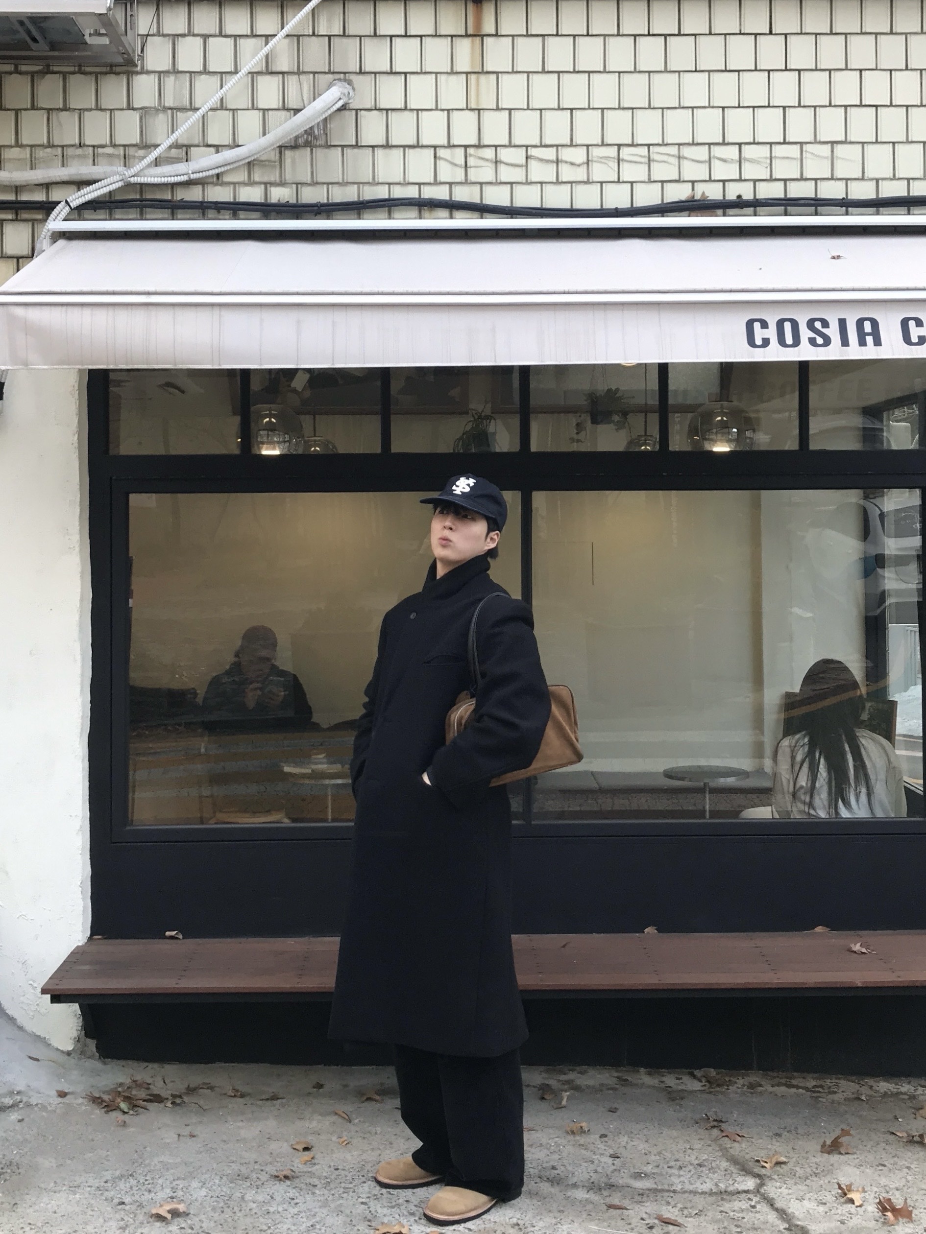 noun Layered V Neck Knit Charcoal, Sunday Ceremony Sy Logo 5 Panel Cotton Cap - Navy 착용 스타일 - 6
