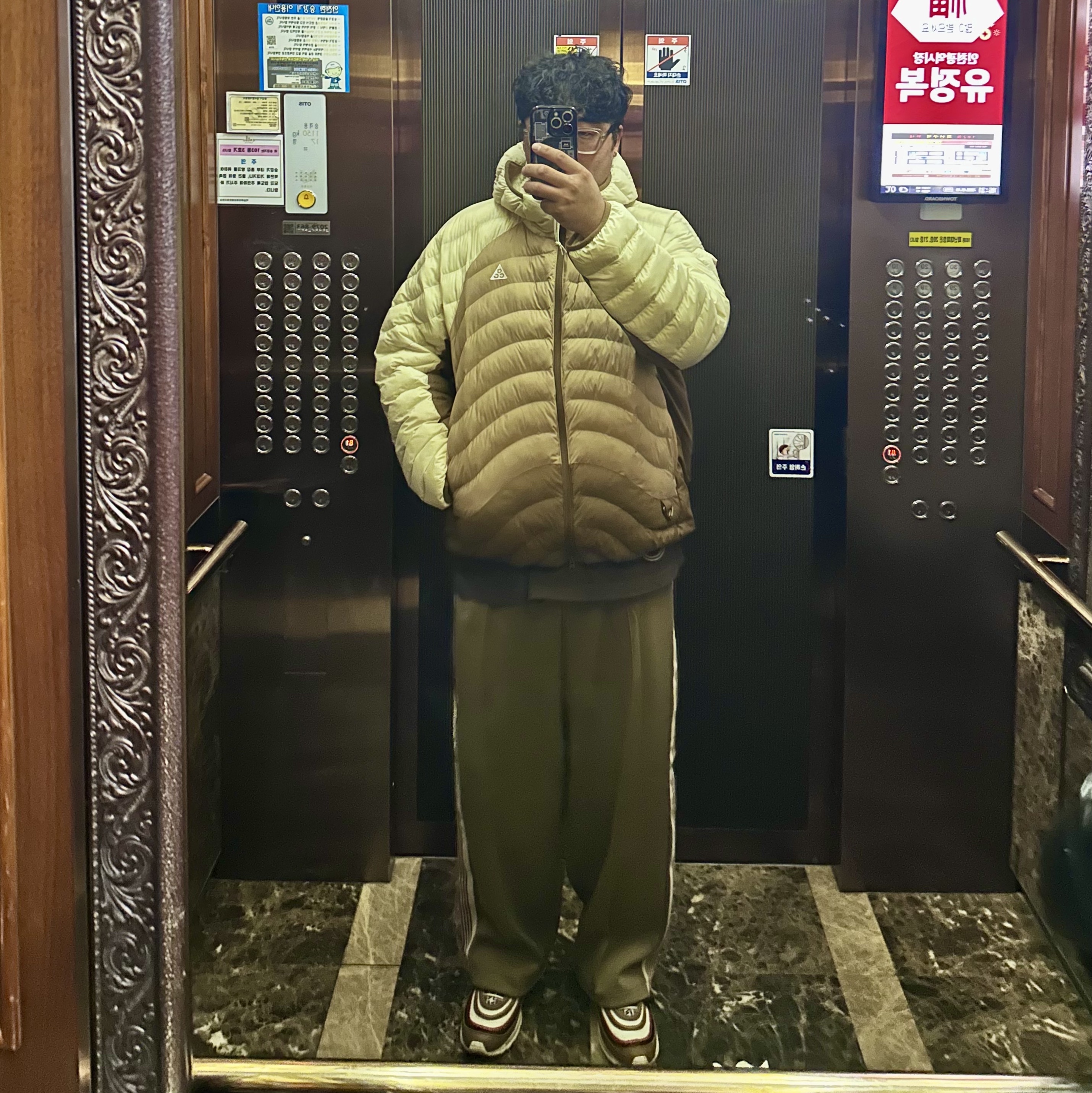 Nike ACG Lava Flow Therma-Fit ADV Jacket Light Khaki Parachute Beige - Asia, Gentle Monster x Maison Margiela MM011 Clear Black Gradient 착용 스타일 - 1