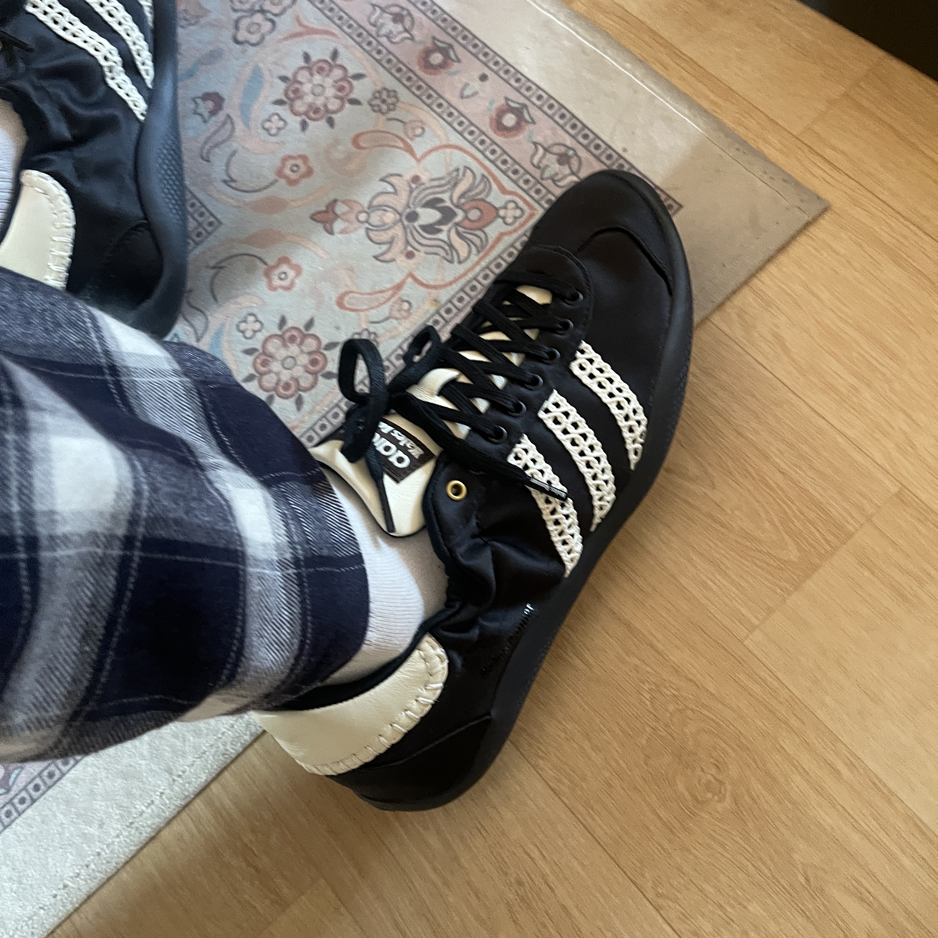 Adidas x Wales Bonner Karintha Satin Core Black Dark Brown 착용 스타일 - 3