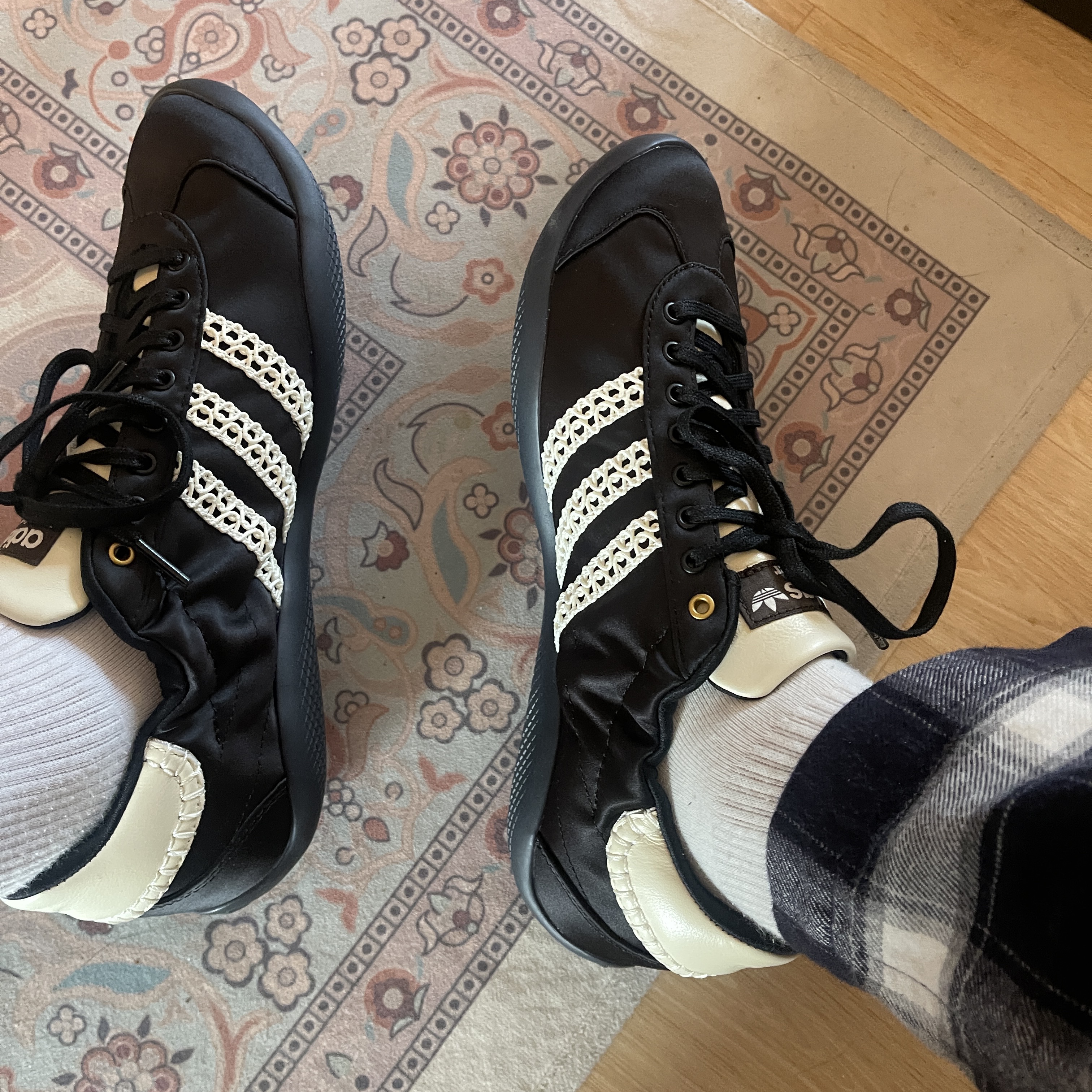 Adidas x Wales Bonner Karintha Satin Core Black Dark Brown 착용 스타일 - 2