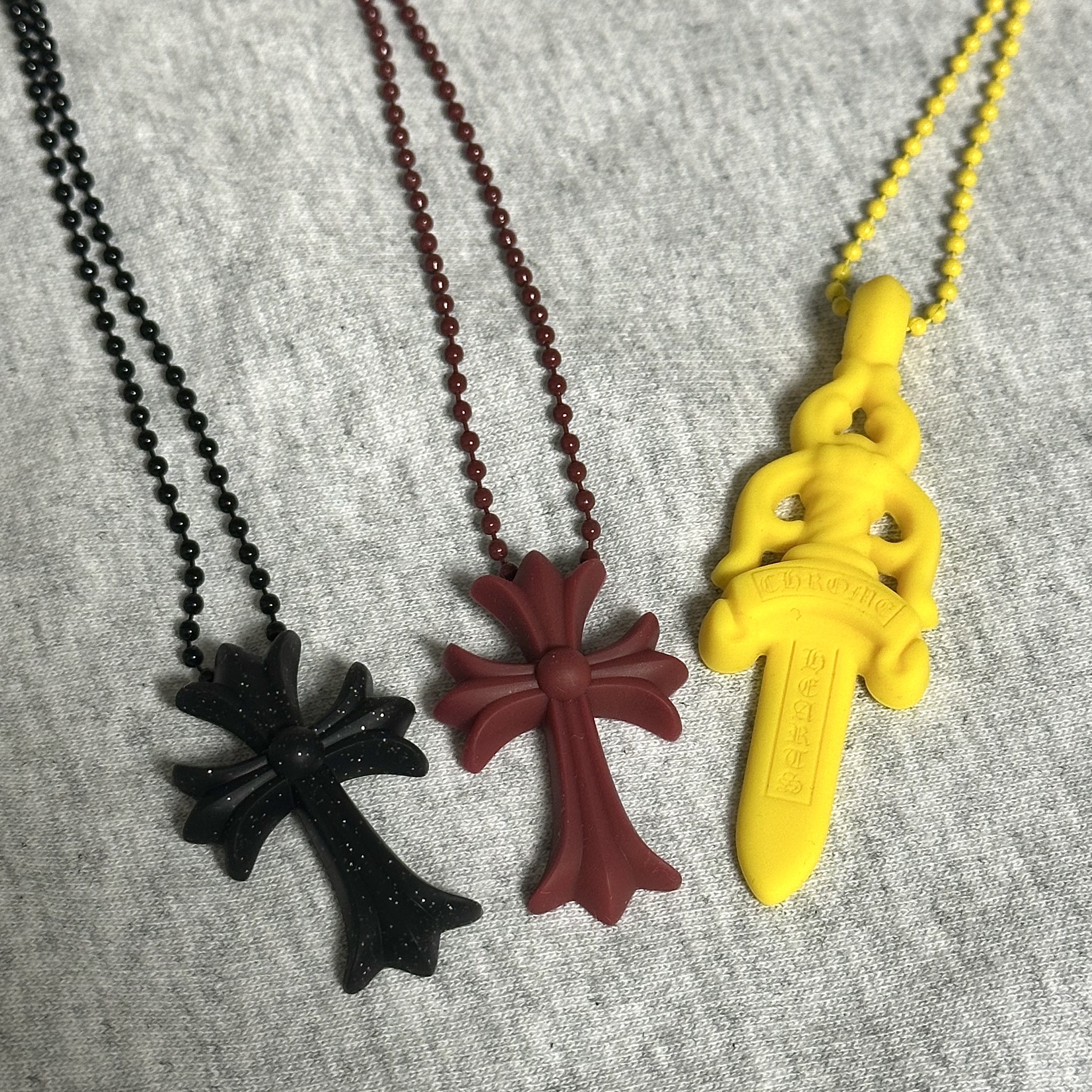 Chrome Hearts Silichrome Dagger Pendant Yellow 2023, Chrome Hearts Silichrome CH Cross Pendant Black Glitter 2025 ์ฐฉ์ฉ ์คํ์ผ - 2