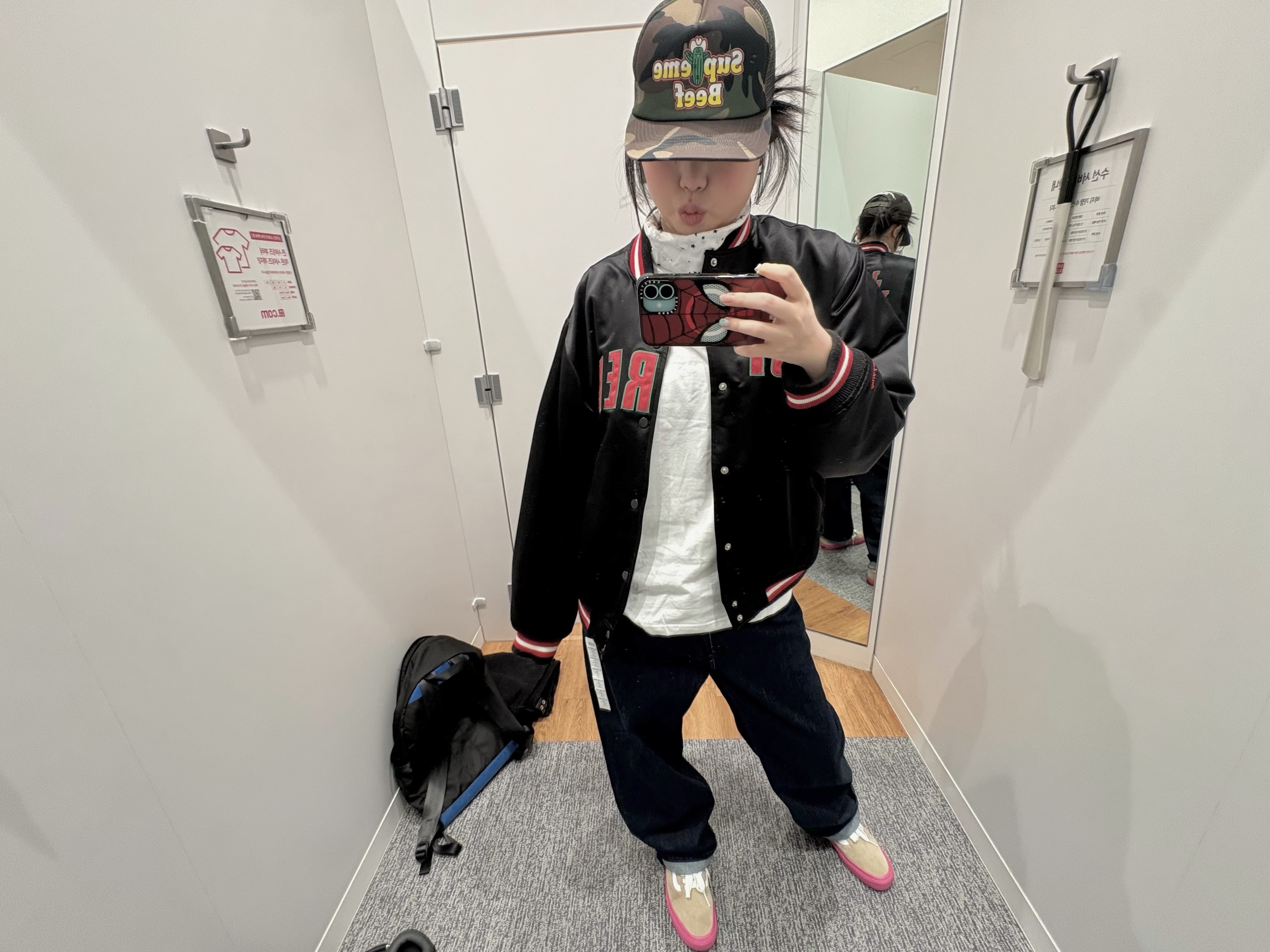 Supreme Mitchell & Ness Satin Varsity Jacket Black - 21SS 착용 스타일