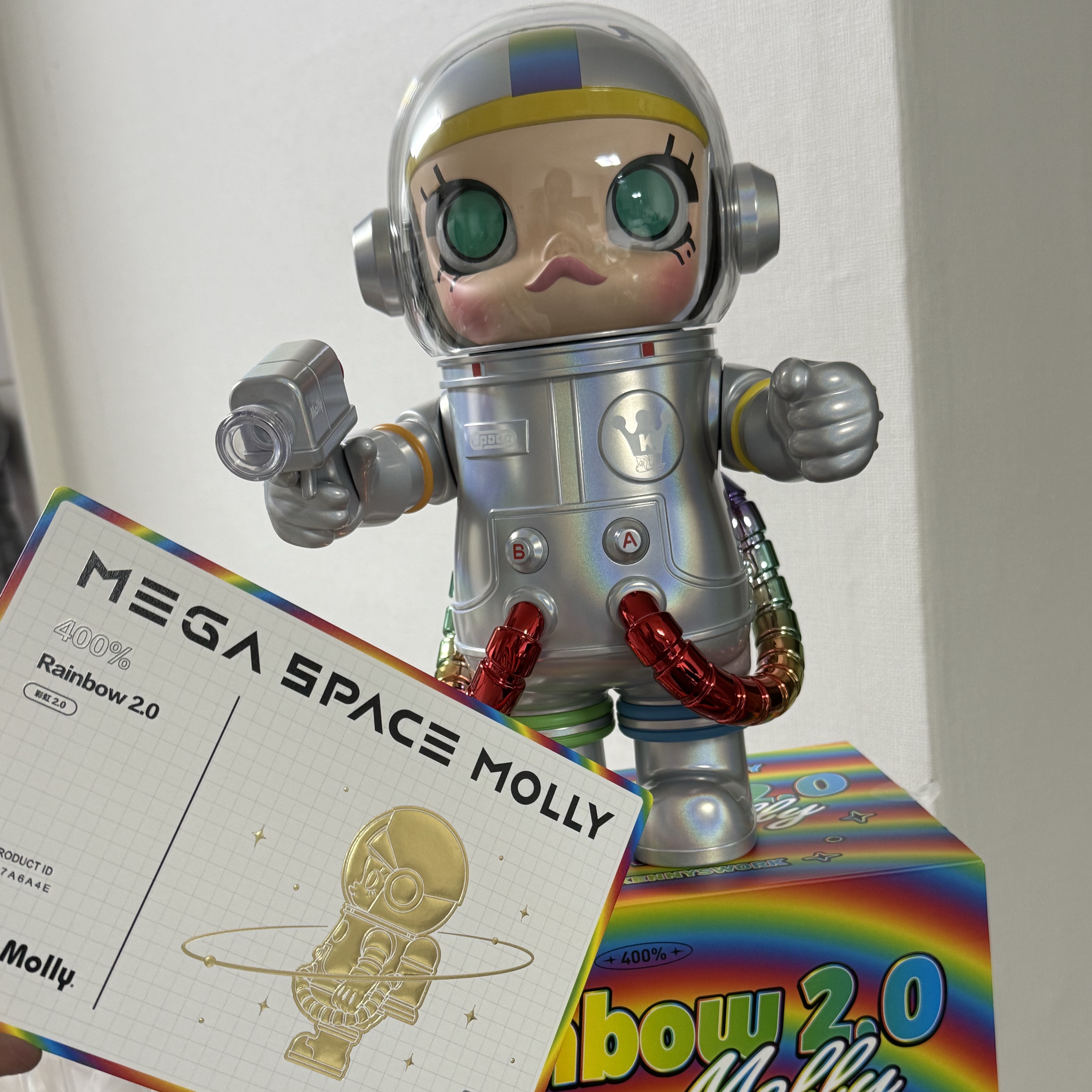 Pop Mart Mega Space Molly 400% Rainbow 2.0 착용 스타일 - 4