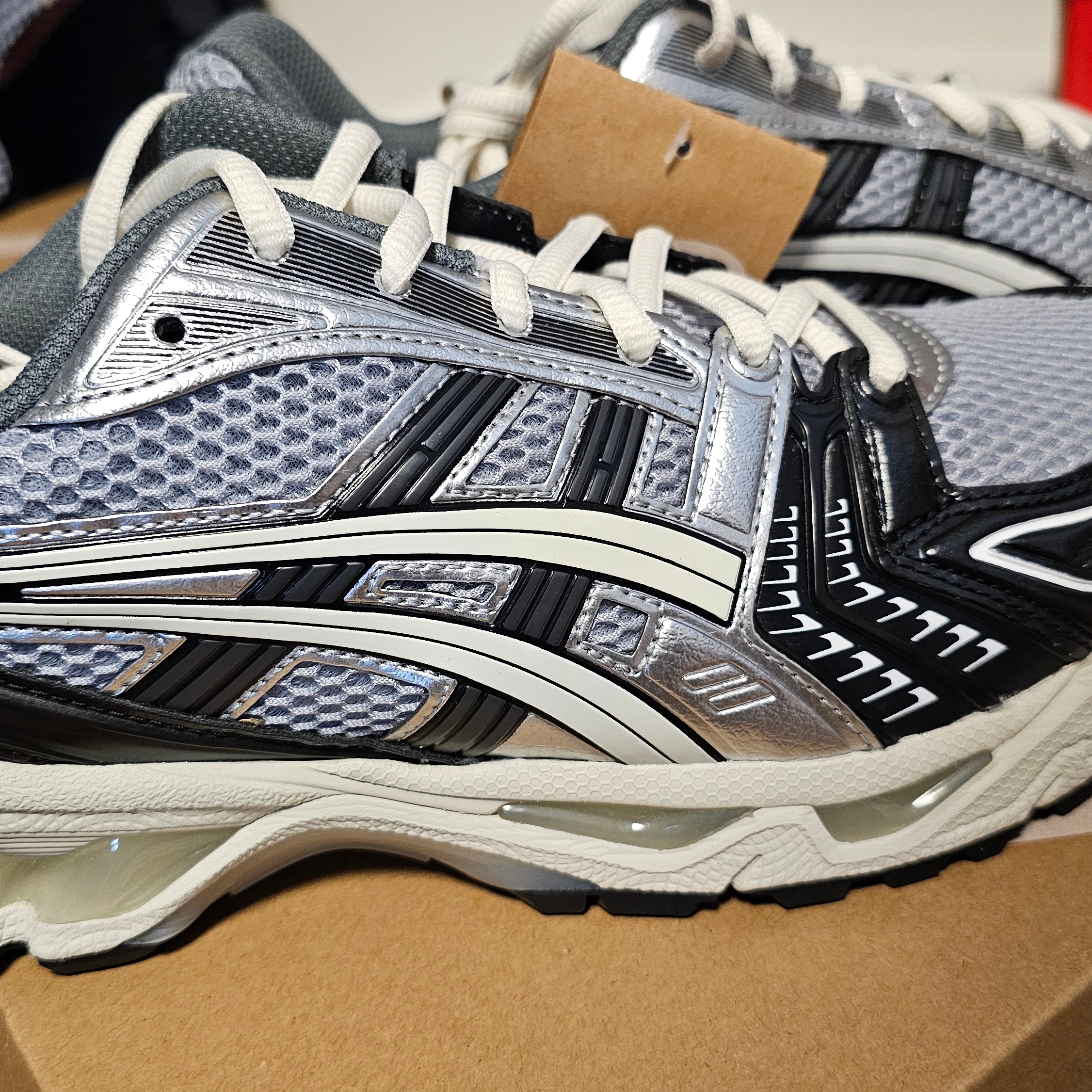 Asics Gel-Kayano 14 Black Glacier Grey 착용 스타일