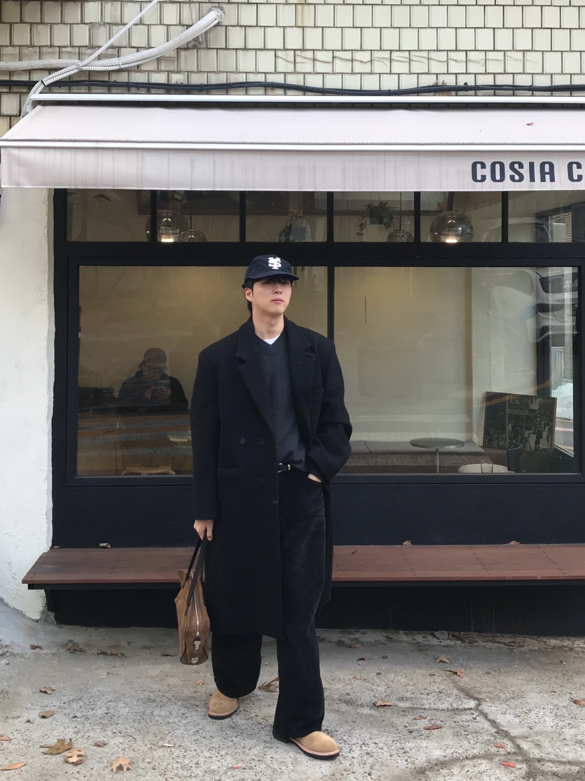 noun Layered V Neck Knit Charcoal, Sunday Ceremony Sy Logo 5 Panel Cotton Cap - Navy 착용 스타일 - 1
