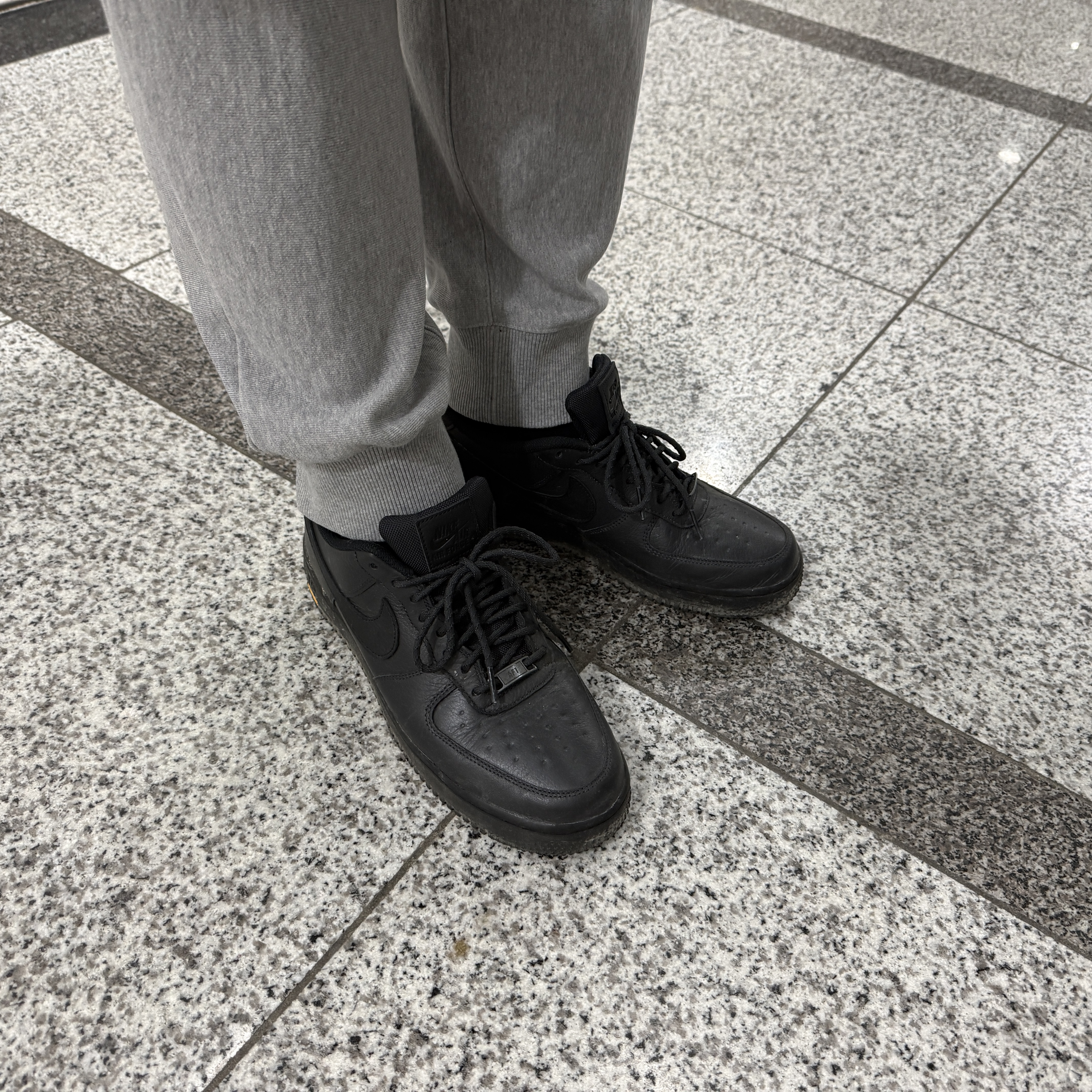 Nike Air Force 1 Low Gore-Tex Vibram Off Noir and Black 착용 스타일