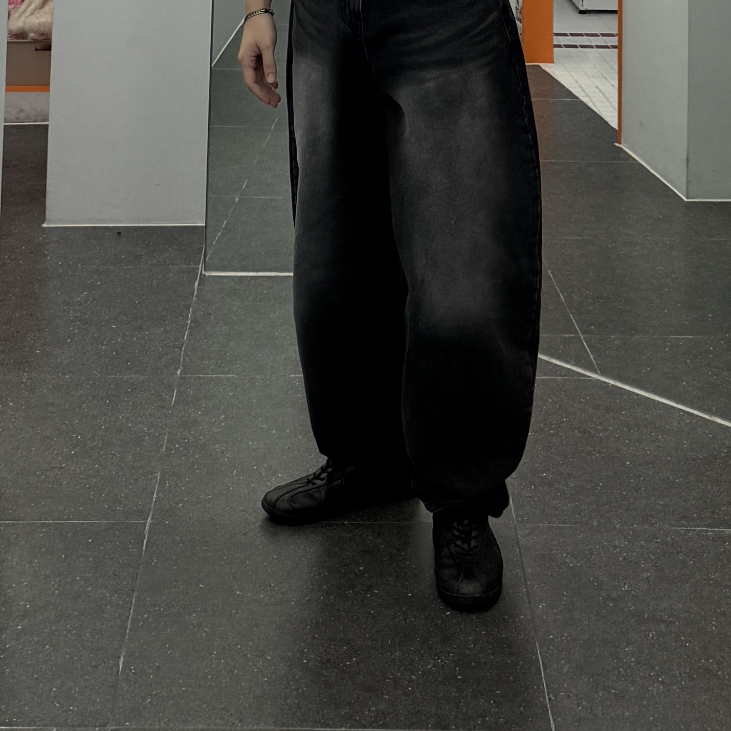 Pemont Dress Black 착용 스타일