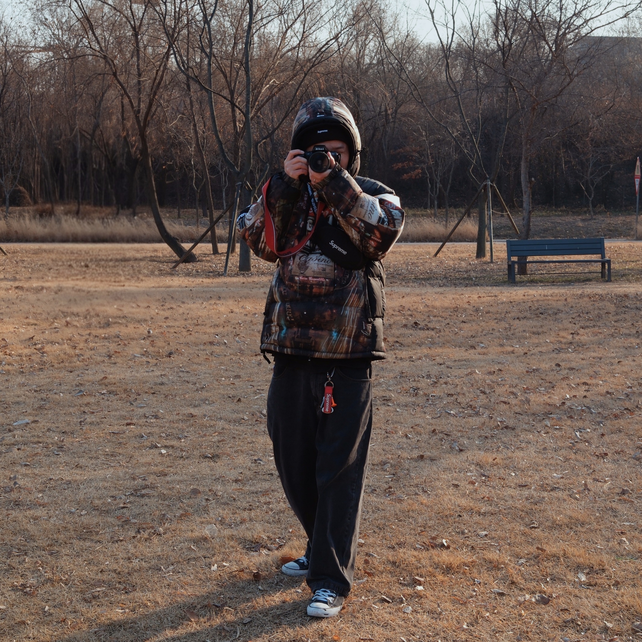 Supreme x The North Face 800-Fill Half Zip Hooded Pullover Times Square - 22FW, Supreme Webbing Keychain Red - 23SS 착용 스타일