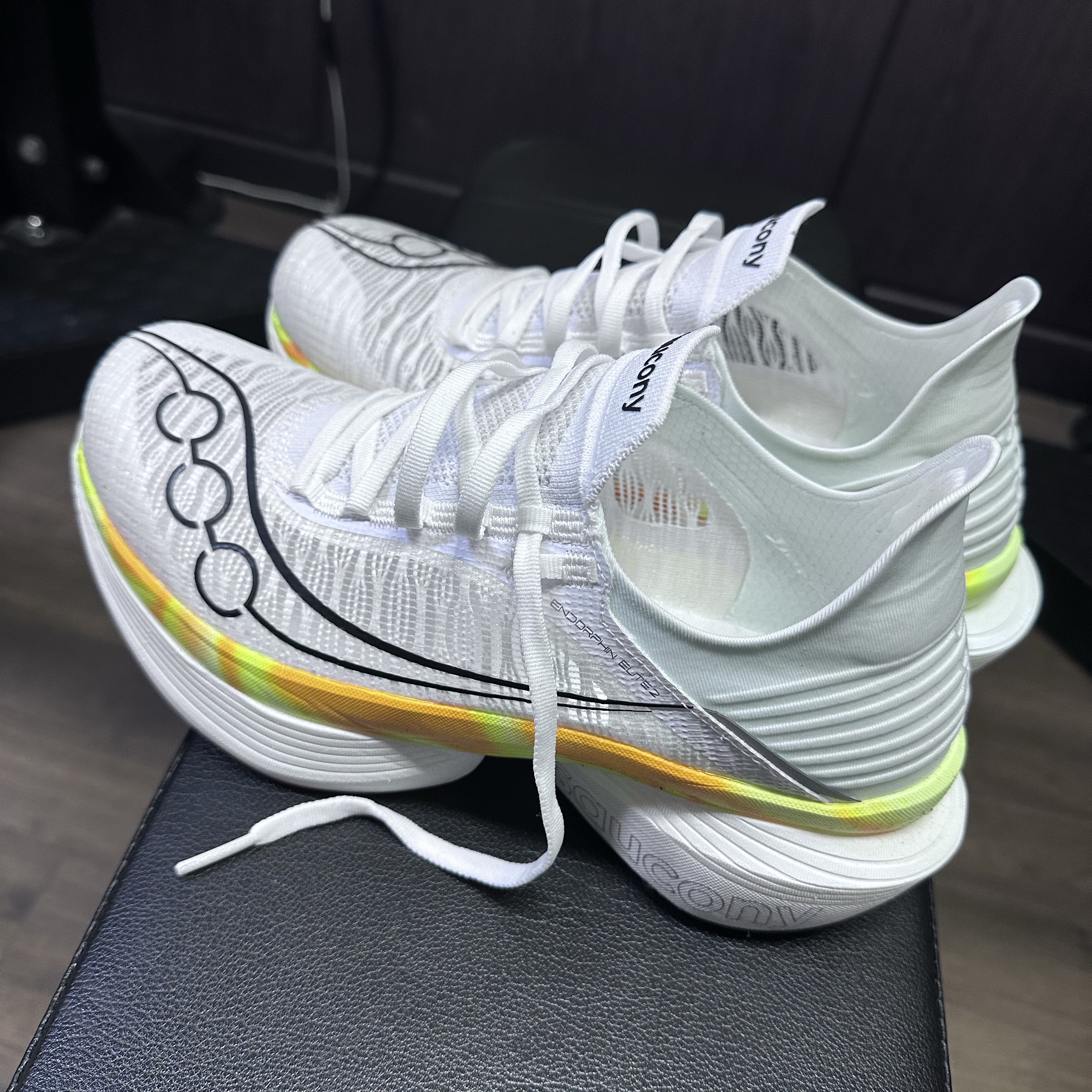 Saucony Endorphin Elite 2 White Peel 착용 스타일